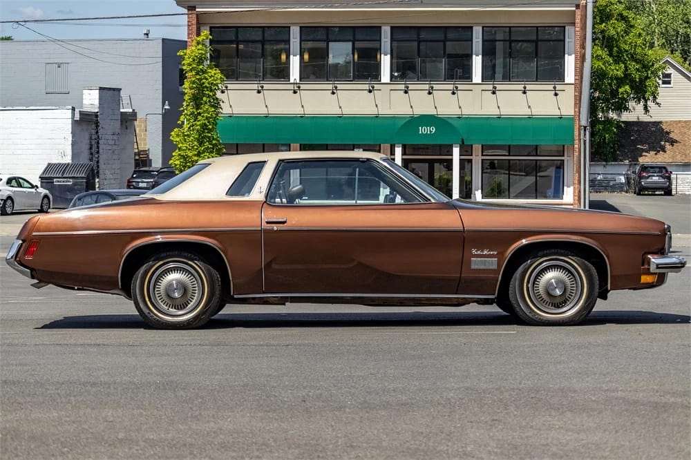 1973 Oldsmobile Cutlass S 4-4-2: What's In A Name (Or A Number?) 17 Right side view of a 1973 Olds Cutlass Supreme two-door Colonnade coupe