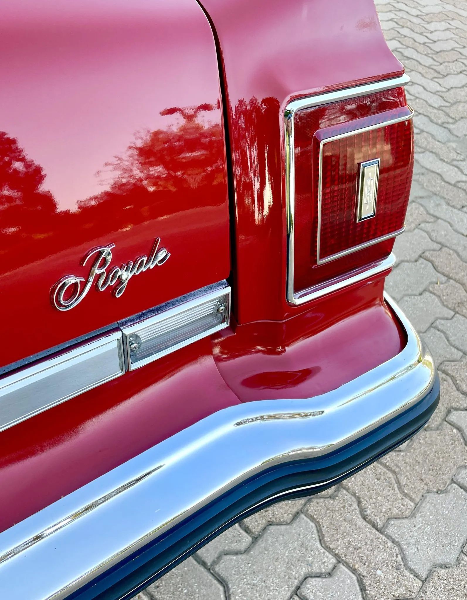 Royale badge and taillight of a Crimson Red Oldsmobile