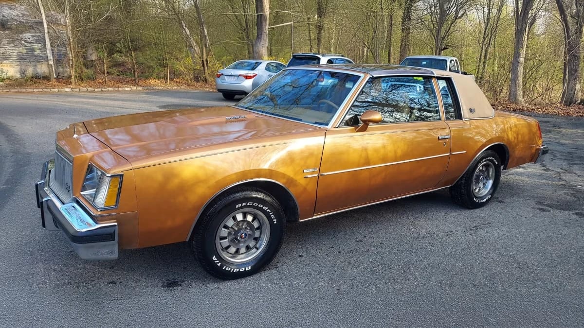 Left front 3q view of a 1978 Buick Regal coupe