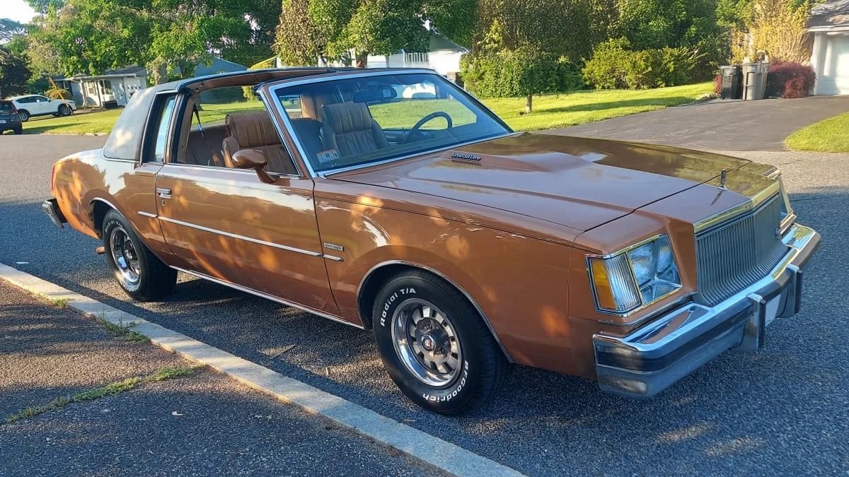 Right front 3q view of a 1978 Buick Regal with T-top roof
