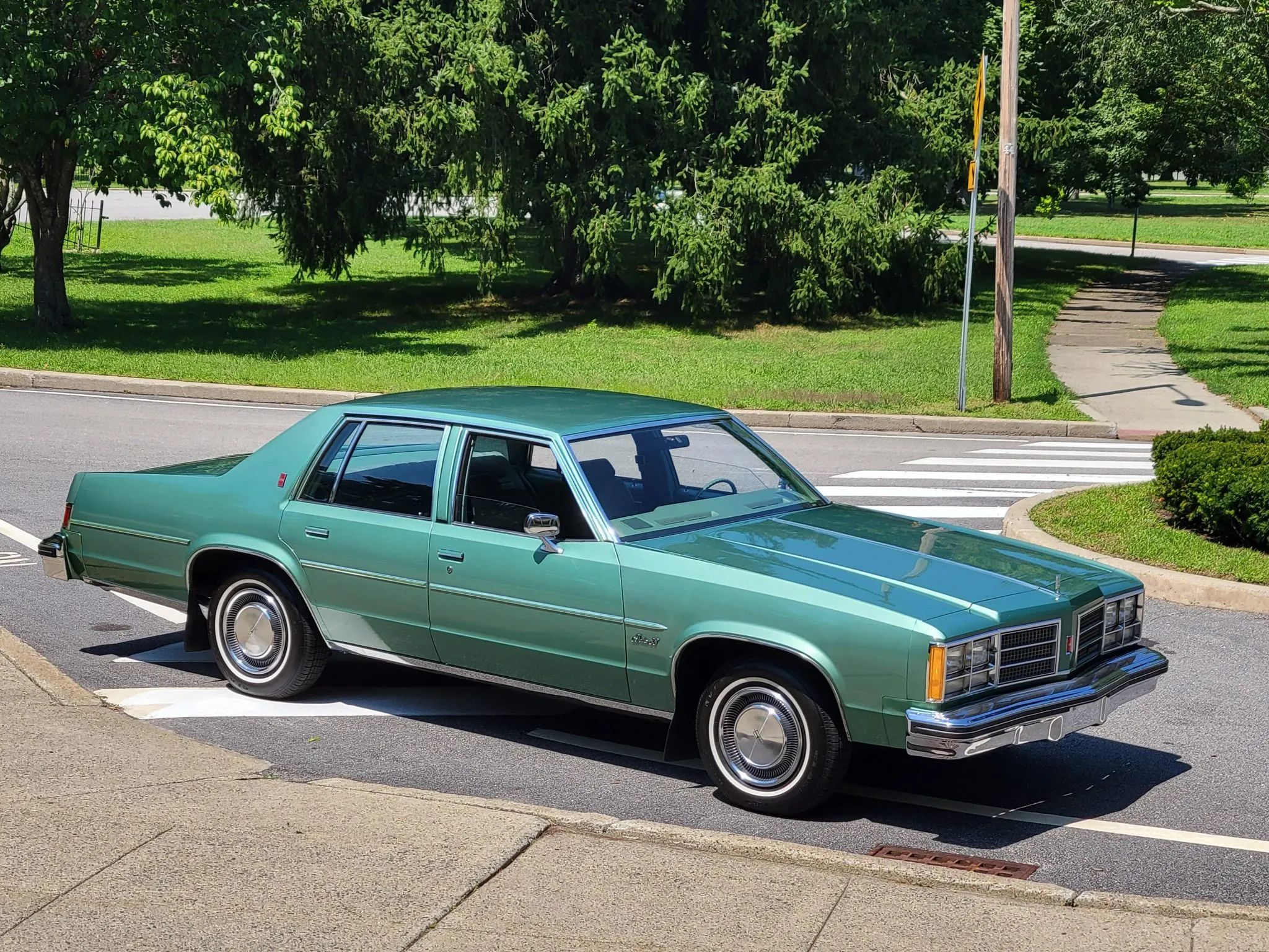 1978 Oldsmobile Holiday 88 Coupe: A Rare B-Body Olds With Bucket Seats And Center Console 21 High-angle right front 3q view of a 1978 Olds 88 sedan