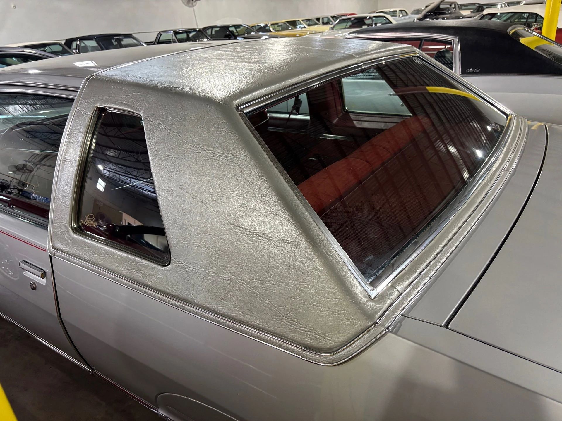 1979 Pontiac Bonneville Coupe: Rare And Plush Bucket Seat B-Body 8 Vinyl roof on a 1979 Pontiac