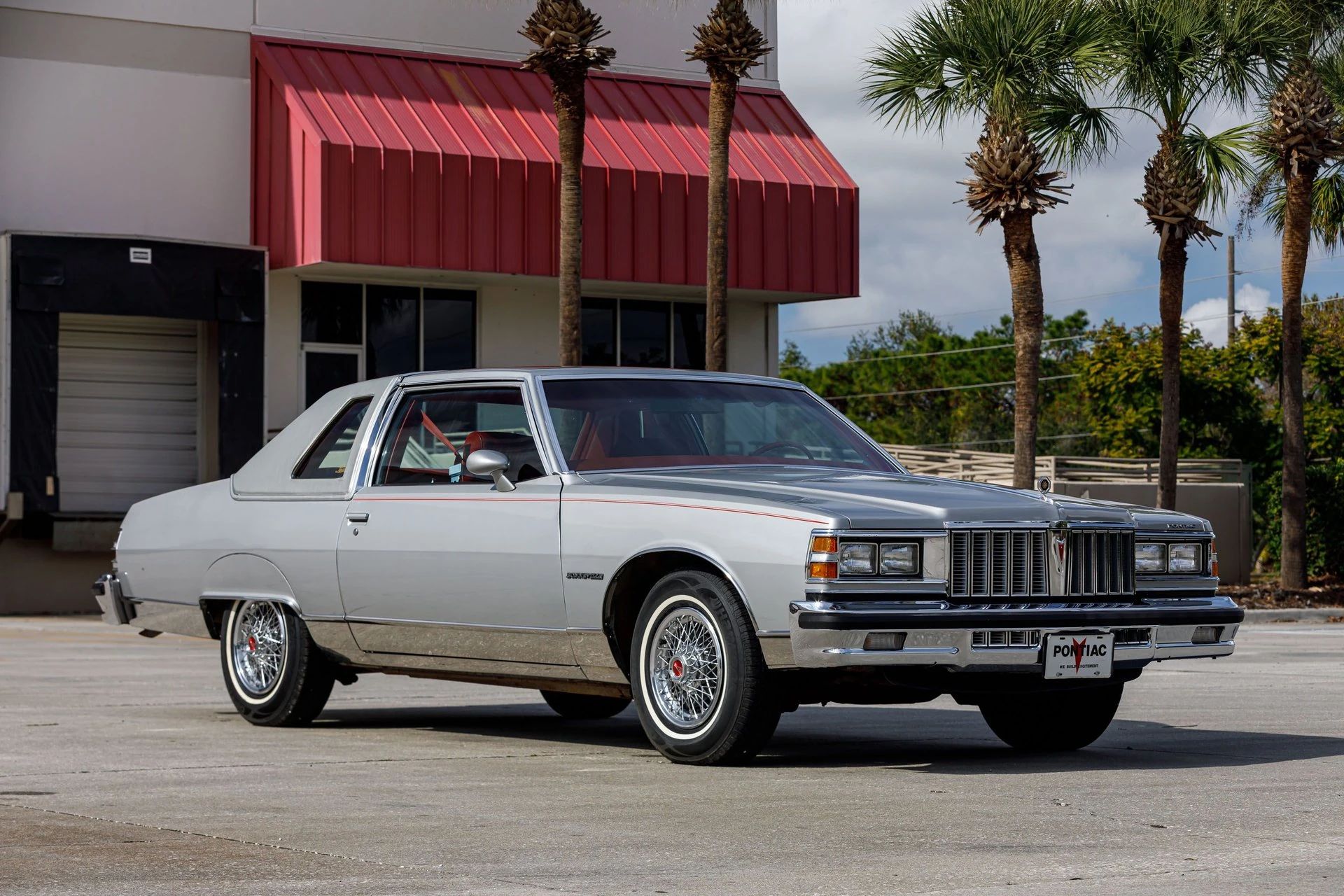 1979 Pontiac Bonneville Coupe: Rare And Plush Bucket Seat B-Body 10 Right front 3q view of a 1979 Pontiac Bonneville two-door