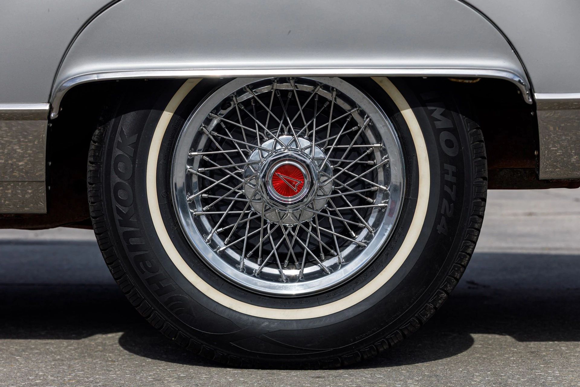 1979 Pontiac Bonneville Coupe: Rare And Plush Bucket Seat B-Body 16 Fender skirt and whitewall tire