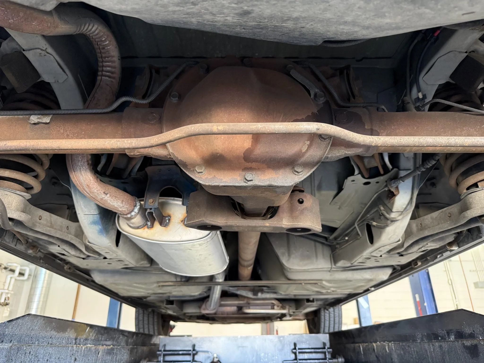 Rear axle and rear anti-roll bar of a 1982 Thunderbird