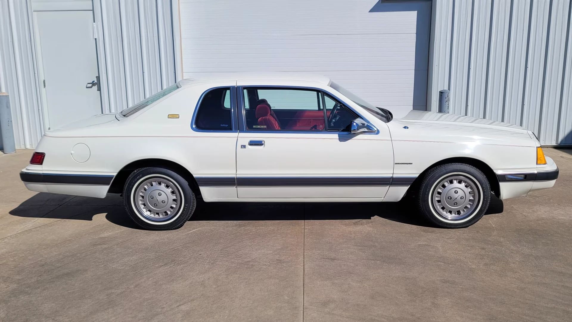 Right side view of a 1983 Ford Thunderbird