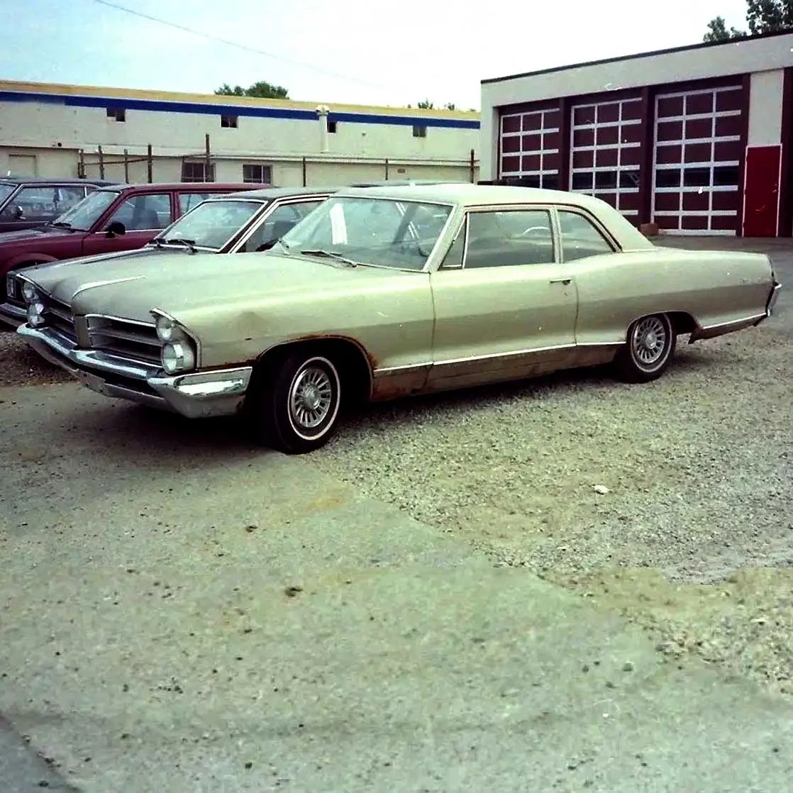 1965 Pontiac Strato Chief Two-Door Six-Cylinder Sedan – A Plain Chevy Hiding Under That Beautiful Pontiac Dress 1 1965 Pontiac Strato Chief six cylinder 2-door sedan