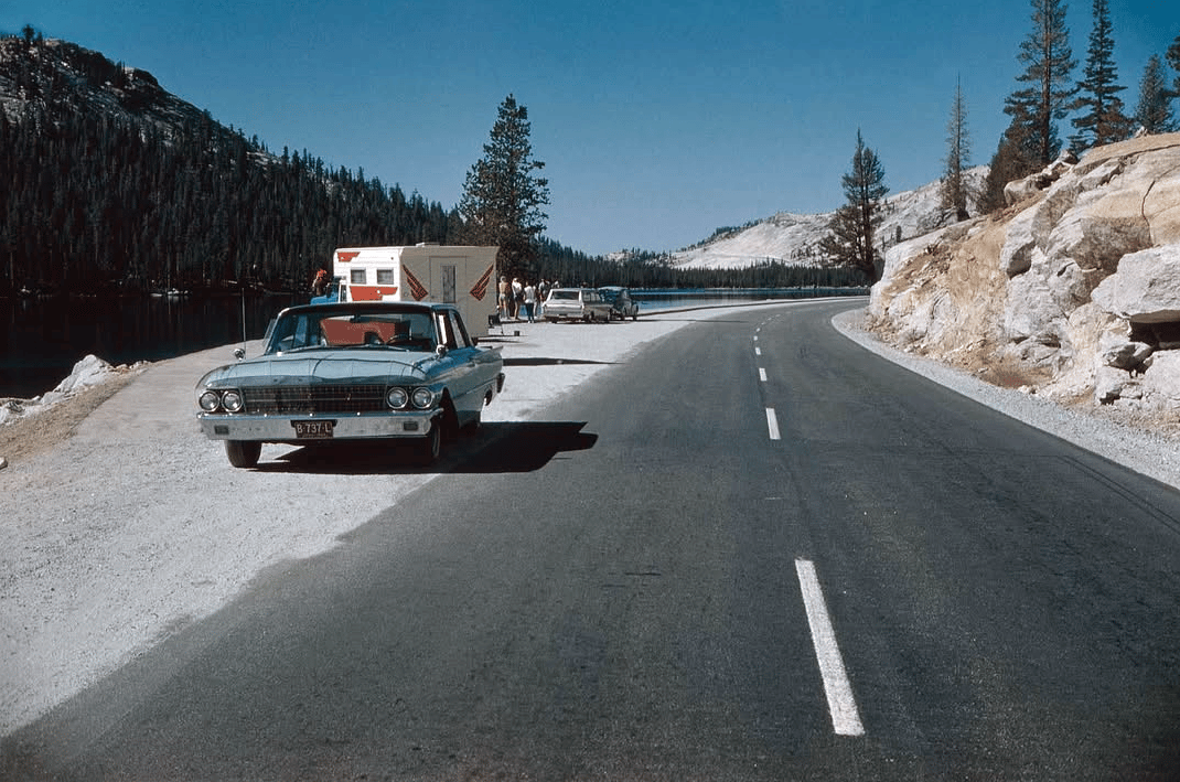 Roadside Moments: Sights and Cars In Vintage Photos -- 1950s-1960s 12 Captura de pantalla 2026 04 20 17.23.24