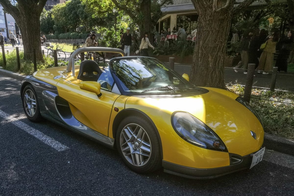 1998 Renault Spider – Topless Frenchie 1 1998 Renault Spider parked by the curbside