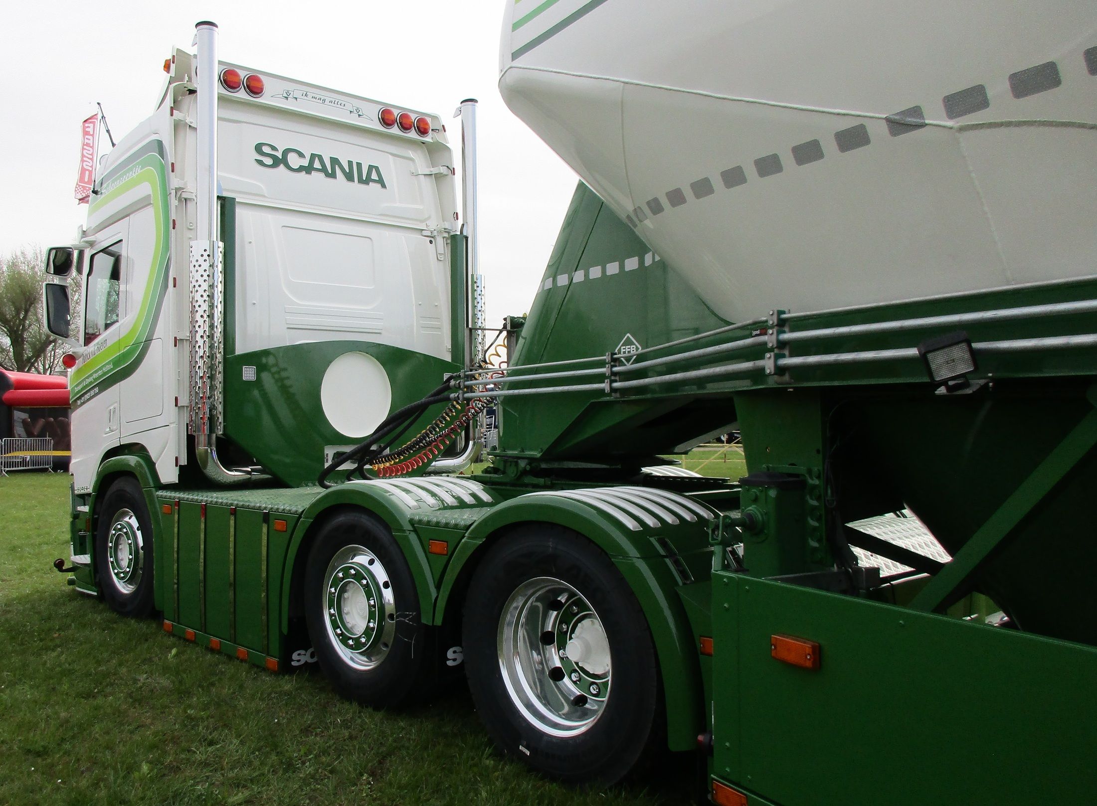 Patrick van den Hoeven - Scania R650 V8 6x2/4 tractor with a Feldbinder EUT 40.3 dry bulk trailer - 4