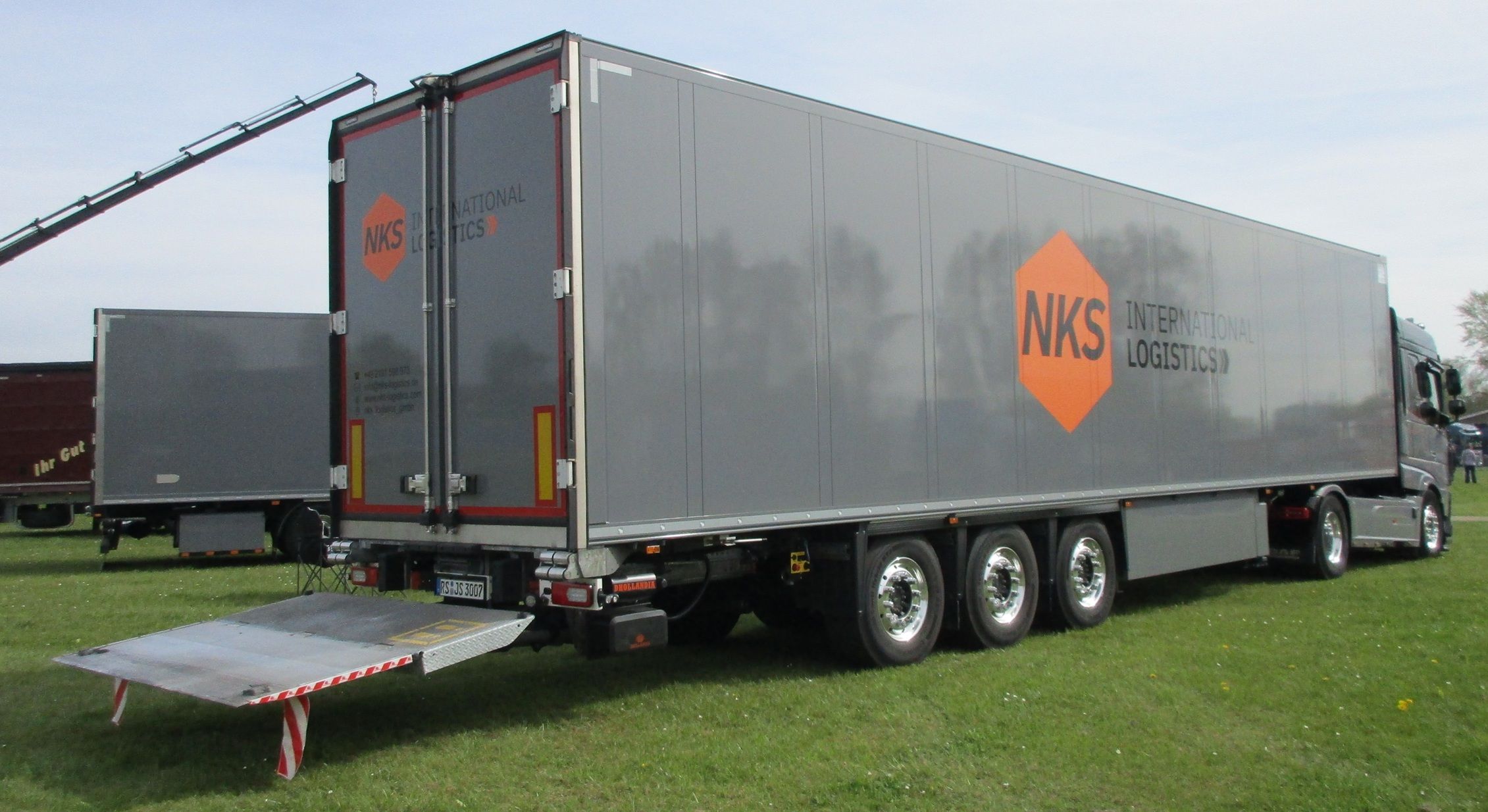 NKS International Logistics - DAF XF Space Cab 4x2 tractor with Schmitz Cargobull semi-trailer - 3