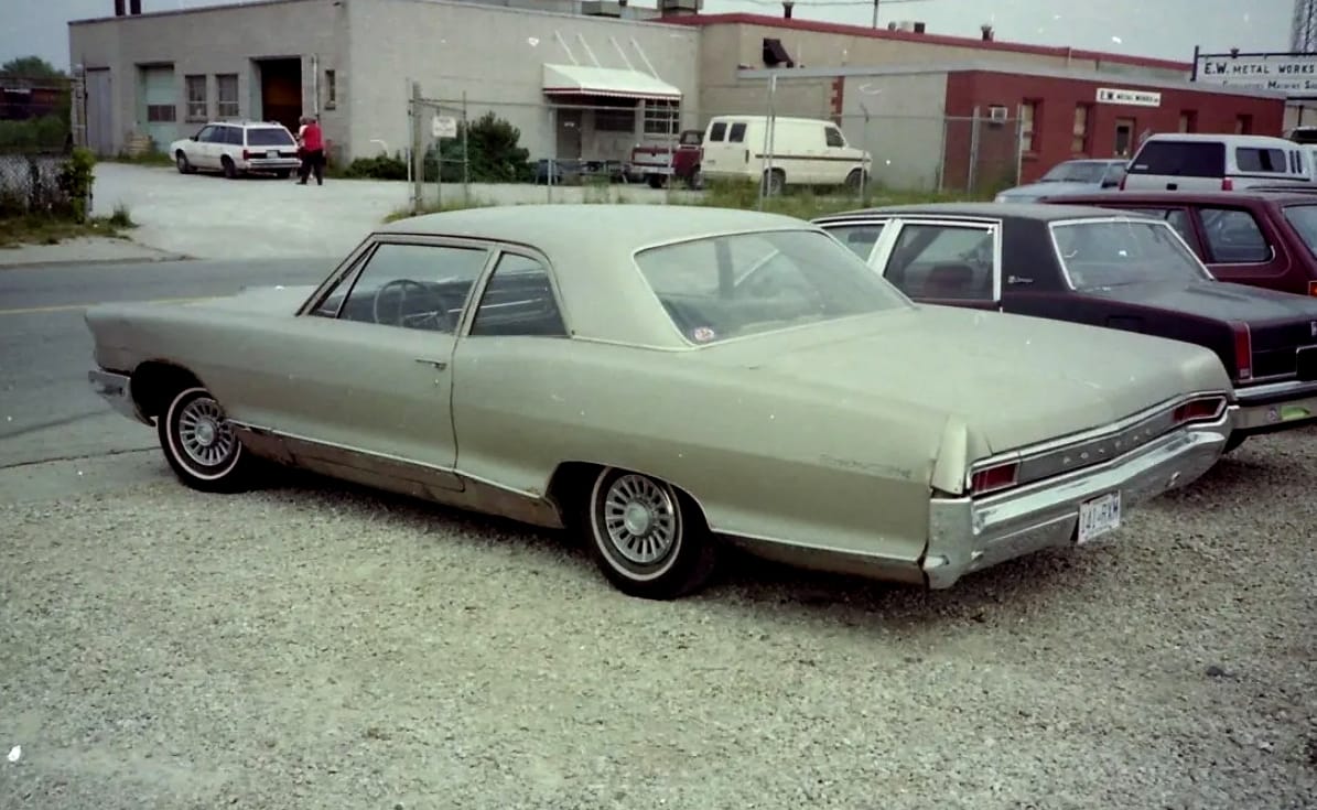 1965 Pontiac Strato Chief Two-Door Six-Cylinder Sedan – A Plain Chevy Hiding Under That Beautiful Pontiac Dress 9 a ponch 65 fh