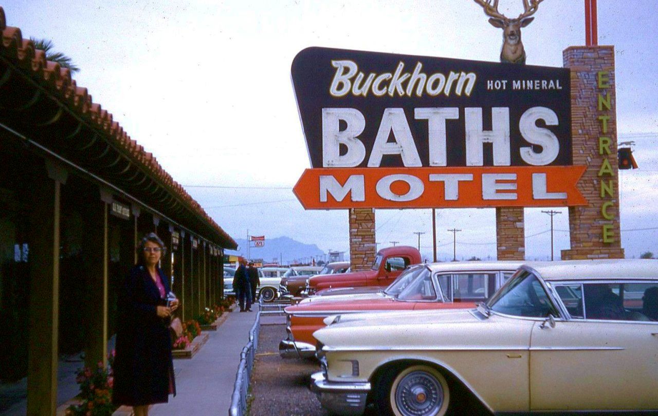 On The Road: Motel Scenes And Road Travel In Vintage Photos -- 1950s-1960s 4 1 1 1 ADS 21