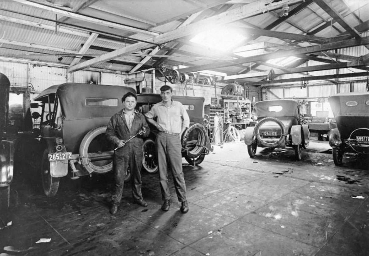 Early Quick Lube And Oil Change Shops: Take Your Car To the “Lubritorium” -- The Grimy History Of Two Obsolete Terms 4 1923 Service Station