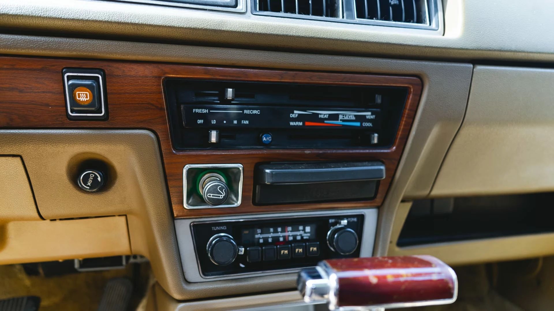 1979 Toyota Corona LE: Plush, Pricey, Conservative American-Style Luxury In A Smaller Package 9 Center stack of a 1979 T130 Corona