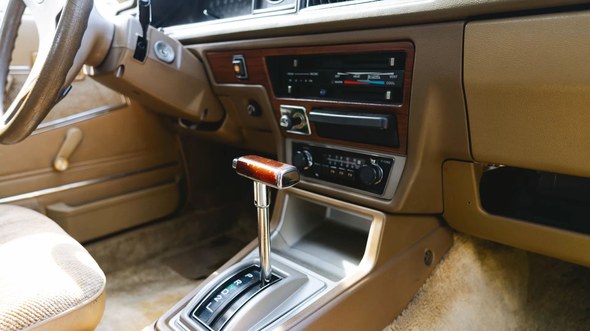 1979 Toyota Corona LE: Plush, Pricey, Conservative American-Style Luxury In A Smaller Package 7 Dashboard and automatic shifter of a 1979 T130 Corona