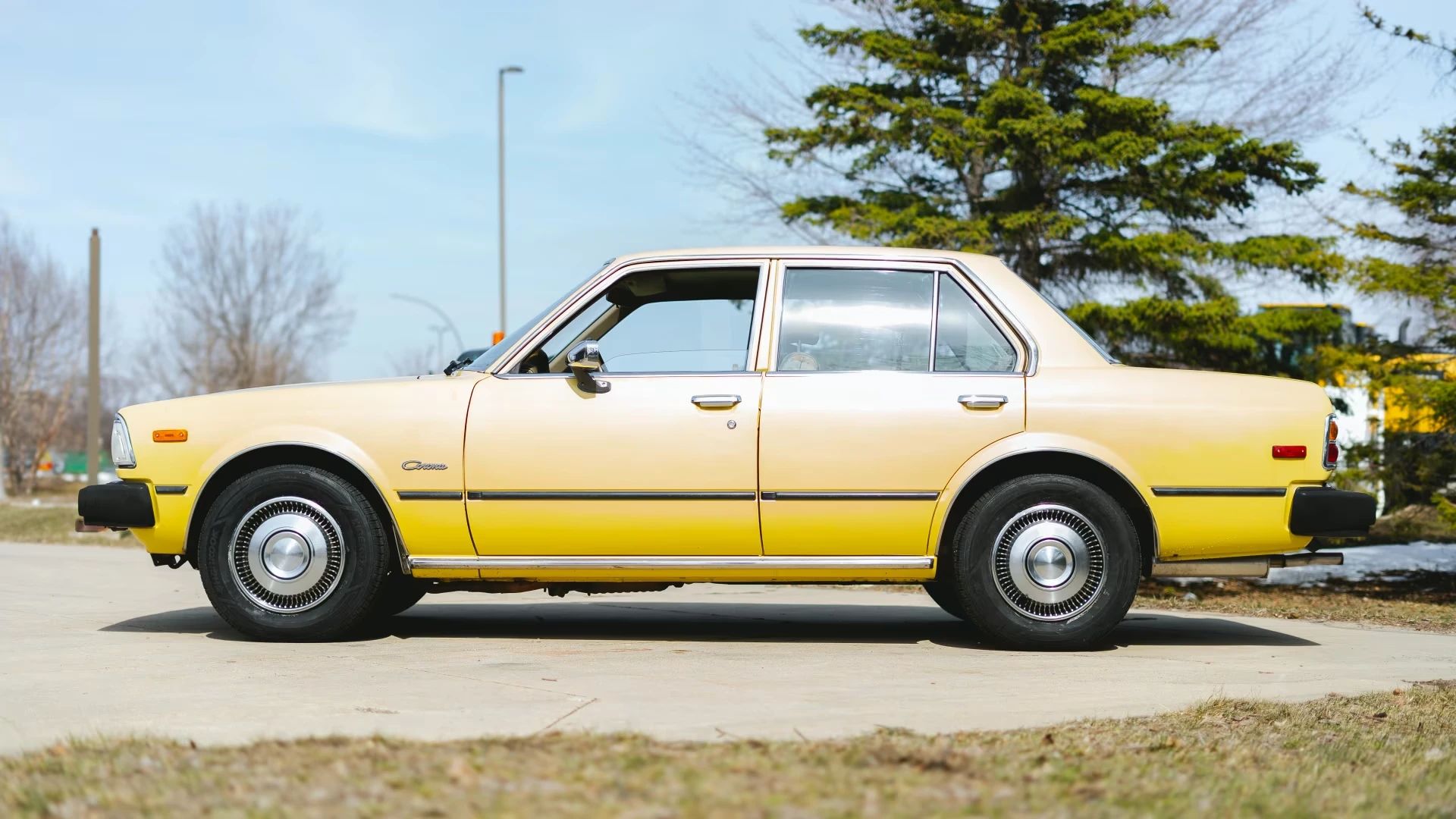 1979 Toyota Corona LE: Plush, Pricey, Conservative American-Style Luxury In A Smaller Package 4 Left side view of a 1979 T130 Corona four-door sedan