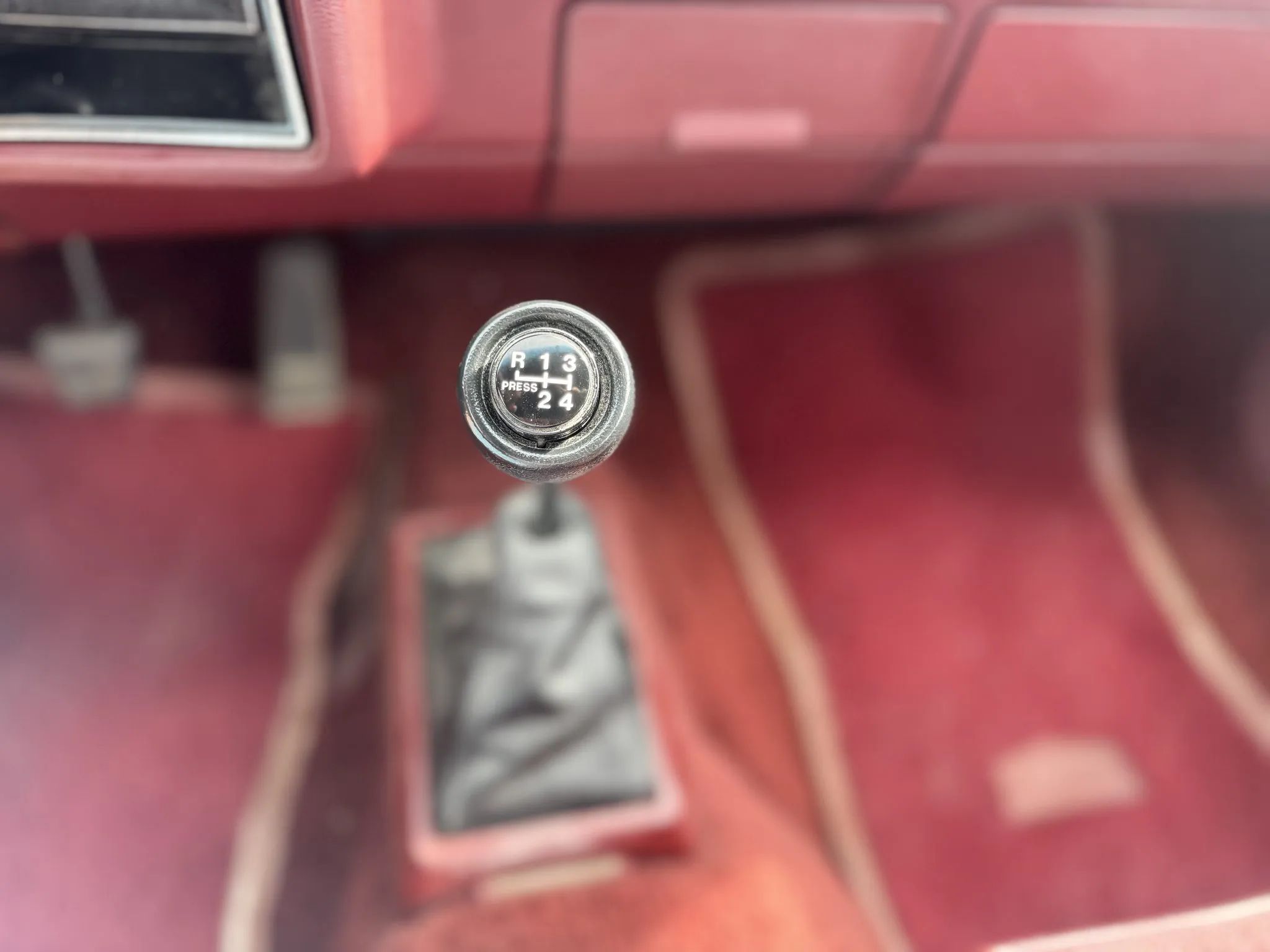 1981 Chevrolet Citation 4-Speed Hatchback: A Well-Preserved Example Of GM's Greatest Failure 12 Closeup of a 4-speed shifter