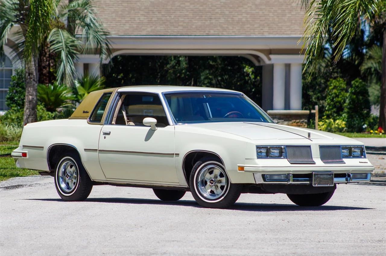 1981 Oldsmobile Cutlass Supreme Coupe: Still America's Favorite Intermediate, But No Longer Supreme 1 Right front 3q view of a Pastel Sauterne 1981 Oldsmobile Cutlass Supreme coupe with a Landau vinyl top