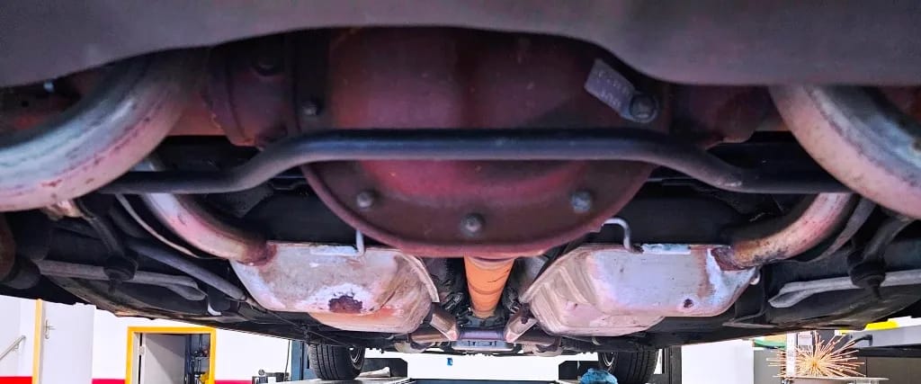 Dual exhausts under a car