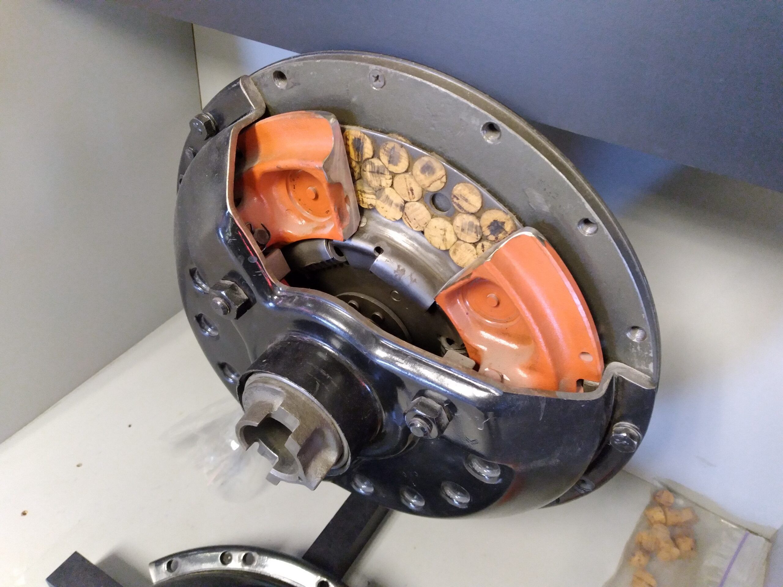Cutaway image of Hudson wet clutch housing