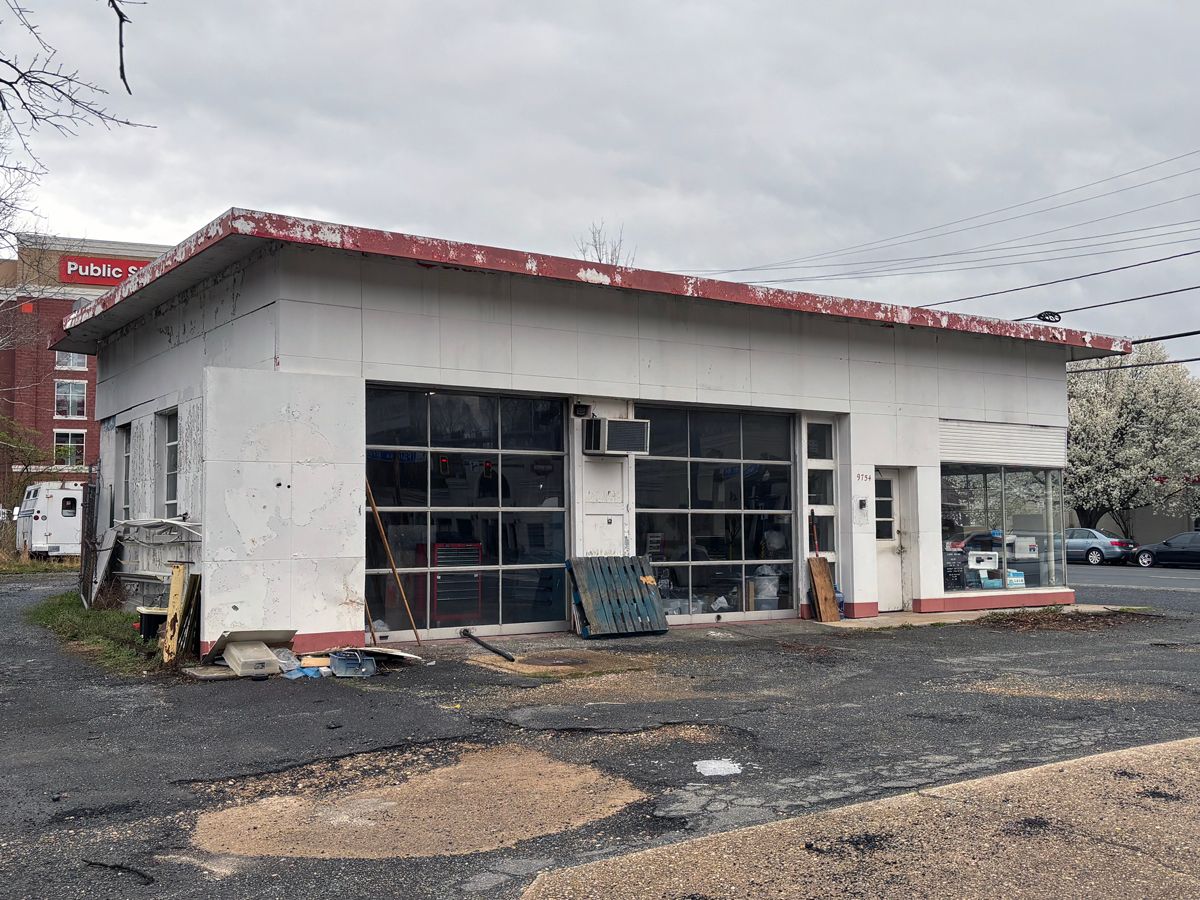 Early Quick Lube And Oil Change Shops: Take Your Car To the “Lubritorium” -- The Grimy History Of Two Obsolete Terms 23 1953 Mobil station with Lubritory in Fairfax, Virginia