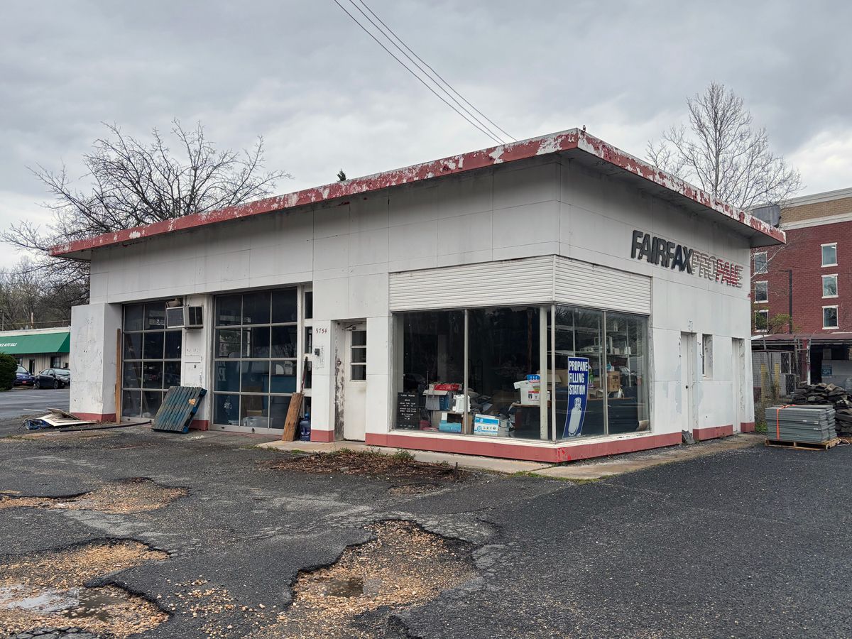 Early Quick Lube And Oil Change Shops: Take Your Car To the “Lubritorium” -- The Grimy History Of Two Obsolete Terms 14 1953 Mobil station with Lubritory in Fairfax, Virginia