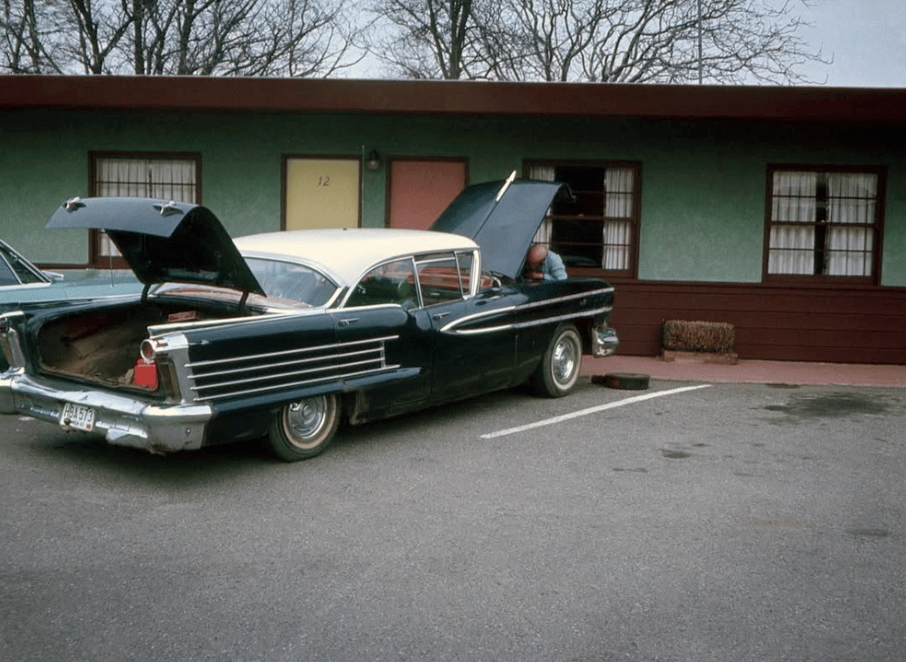 On The Road: Motel Scenes And Road Travel In Vintage Photos -- 1950s-1960s 6 Captura de pantalla 2026 05 13 19.27.44