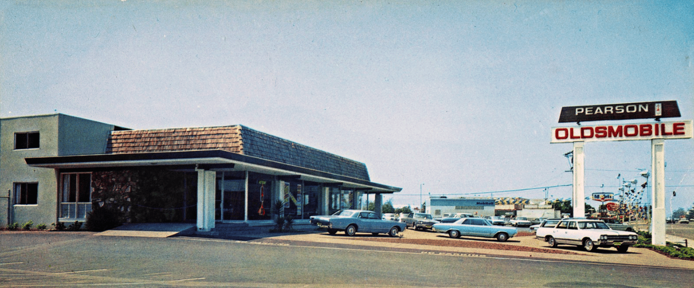 Oldsmobile Dealers In Vintage Postcards -- 1950s - 1960s 11 Captura de pantalla 2026 05 15 20.49.48 copia