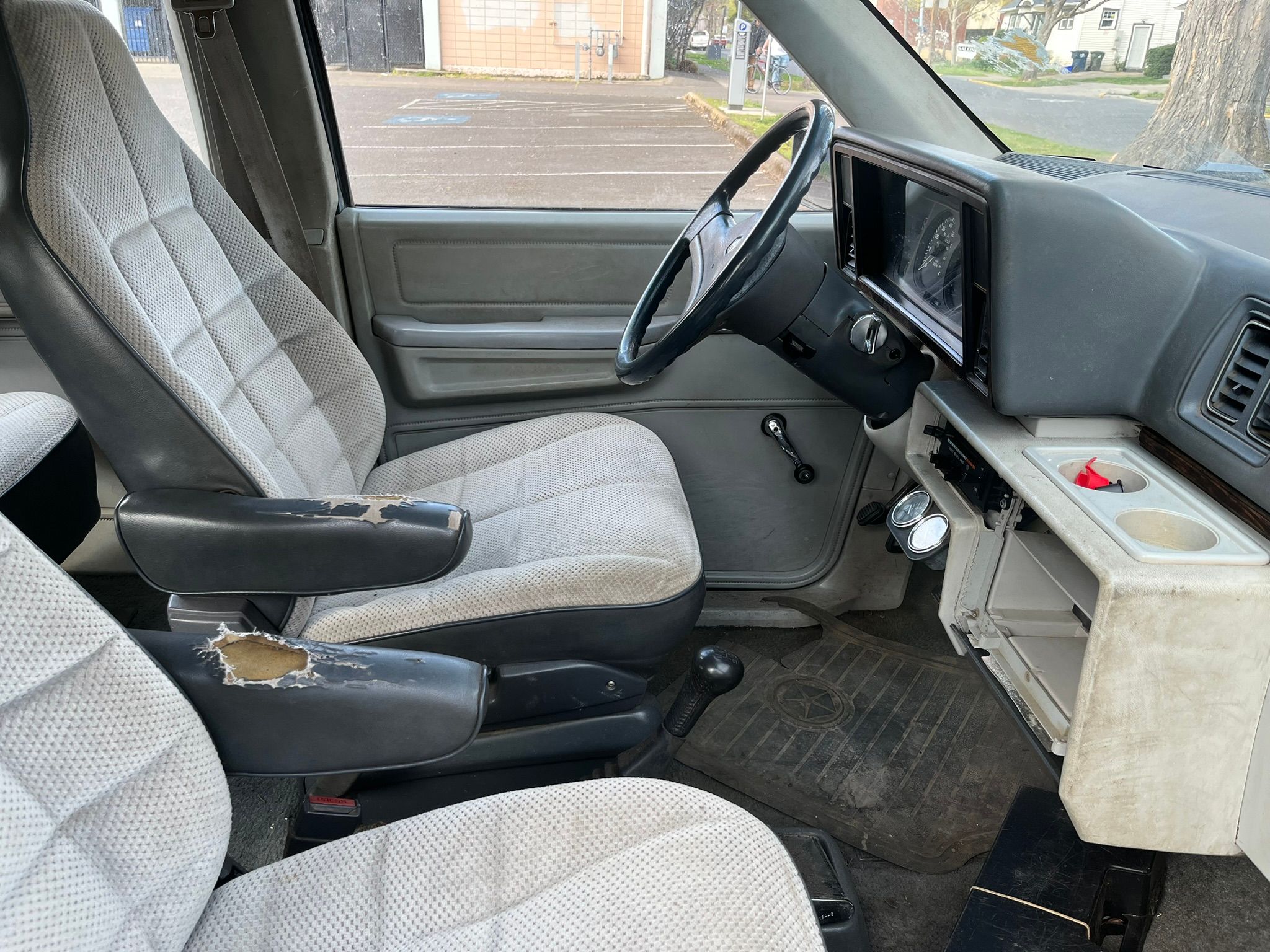 Curbside Finds: Two SWB Chrysler Minivans, One With A Stick Shift - Back When Minivans Were Actually Small 3 IMG 0986 1