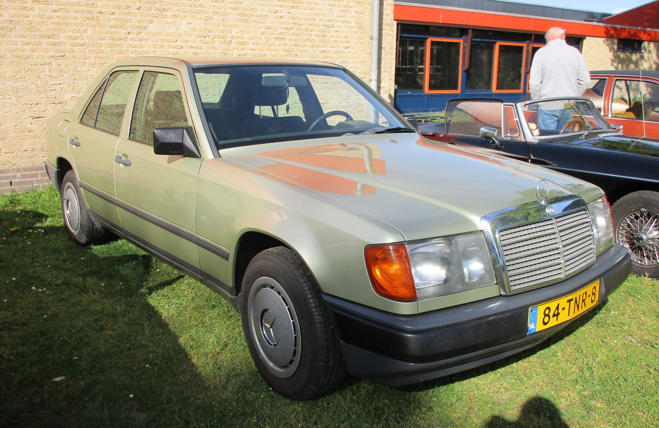KMZ Hernen april 2026 - 1986 Mercedes-Benz 230E