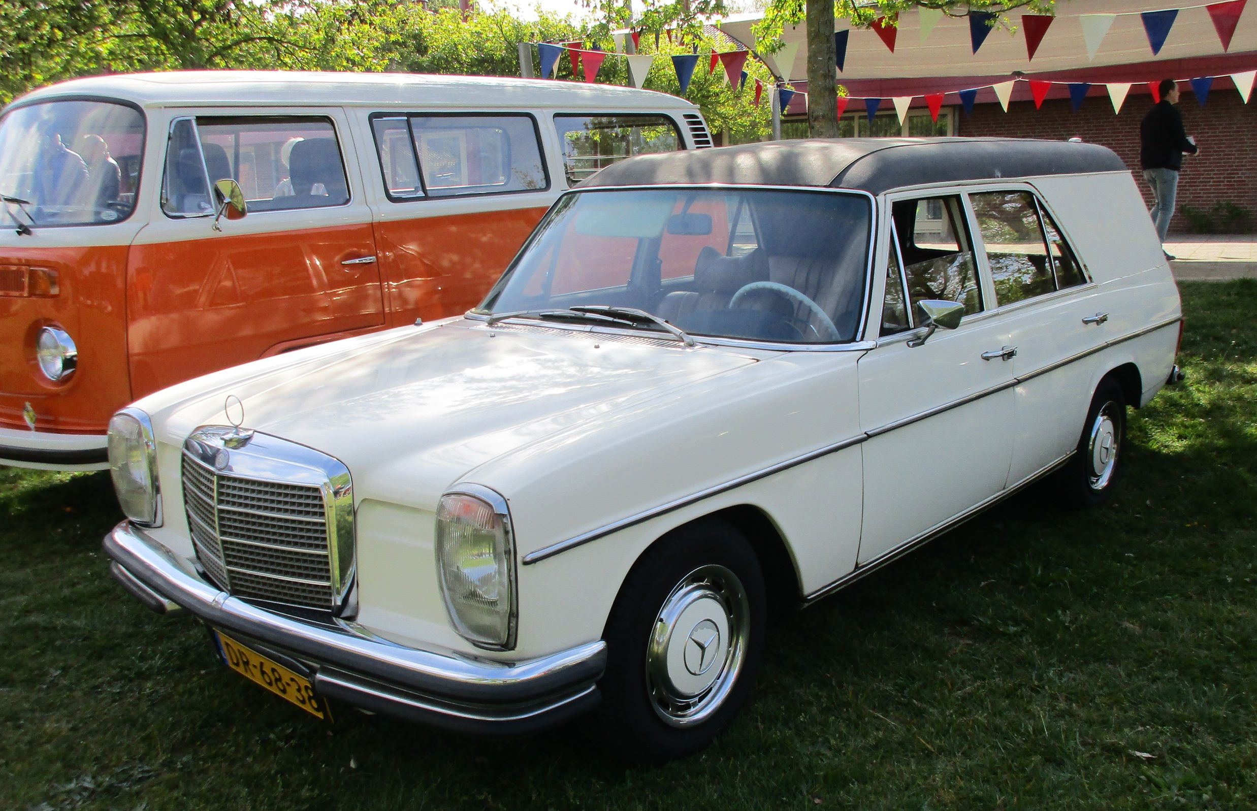 KMZ Hernen april 2026 - 1971 Mercedes-Benz 220D Kombi - 1