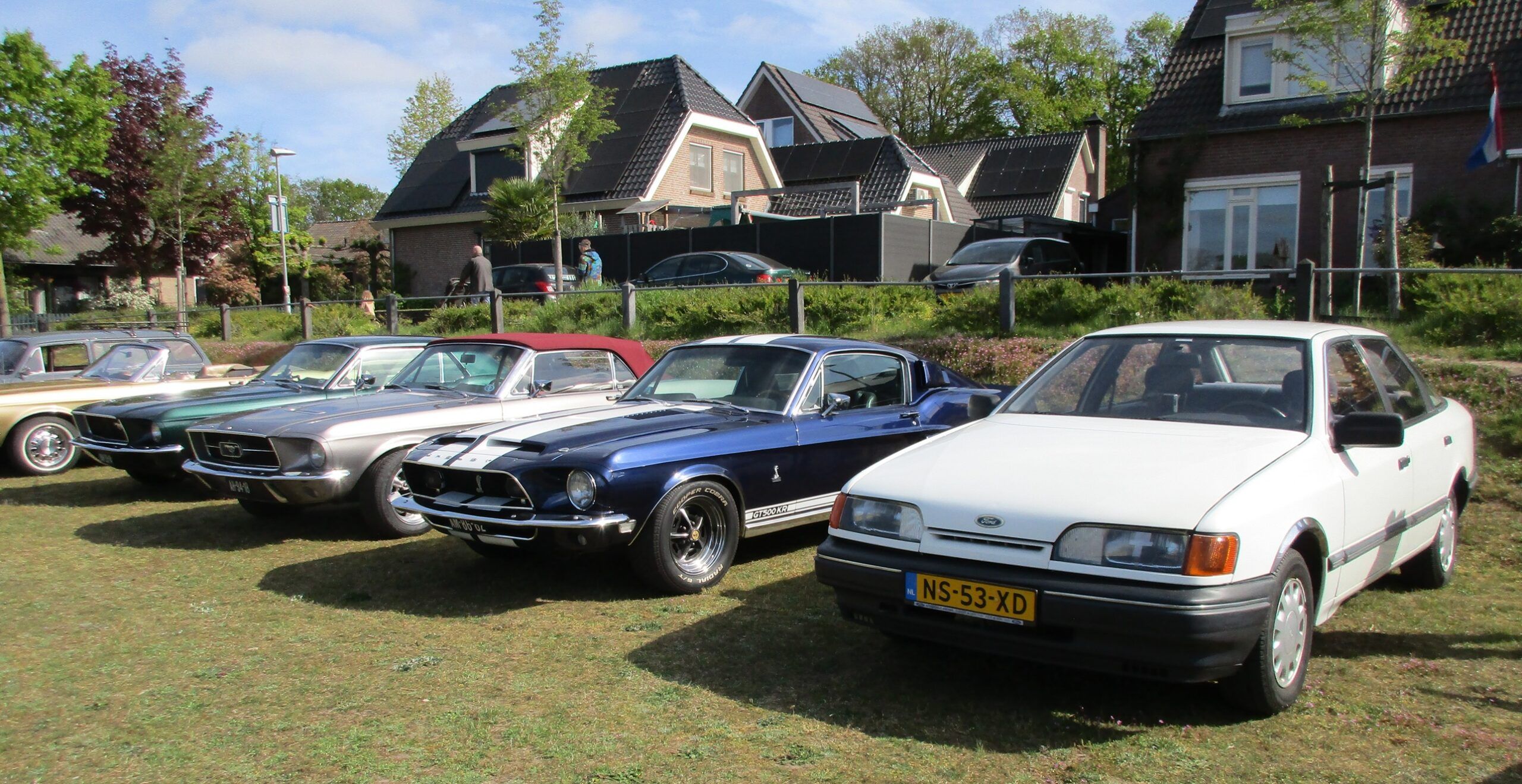 KMZ Hernen april 2026 - 1985 Ford Scorpio and first gen Ford Mustangs - 1