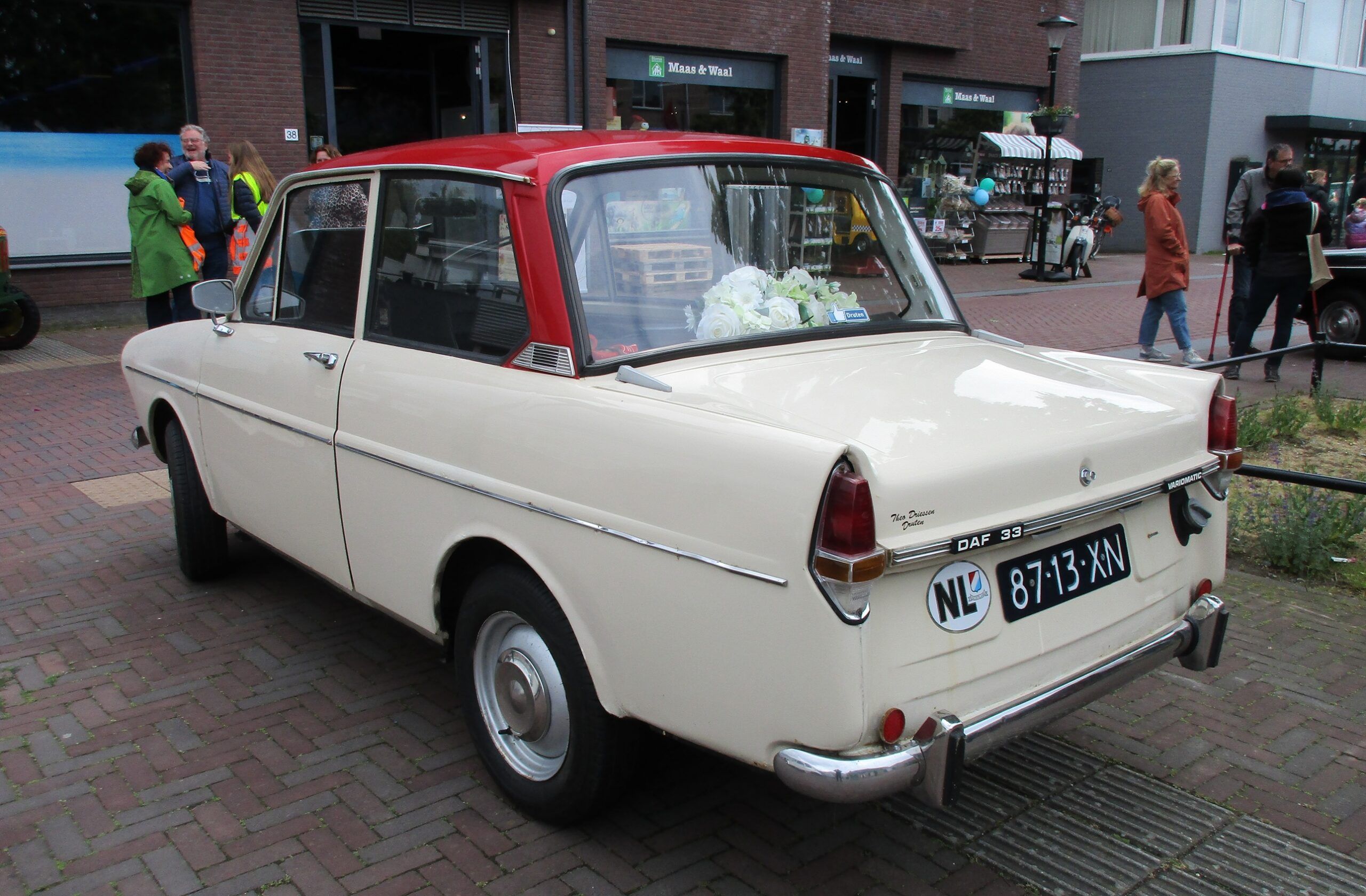 2026 Cars 'n' Bites Druten: European and Japanese Classics -- What Will Your Pleasure Be? 41 2026 Cars 'n' Bites Druten - 1973 DAF 33 Variomatic - 2