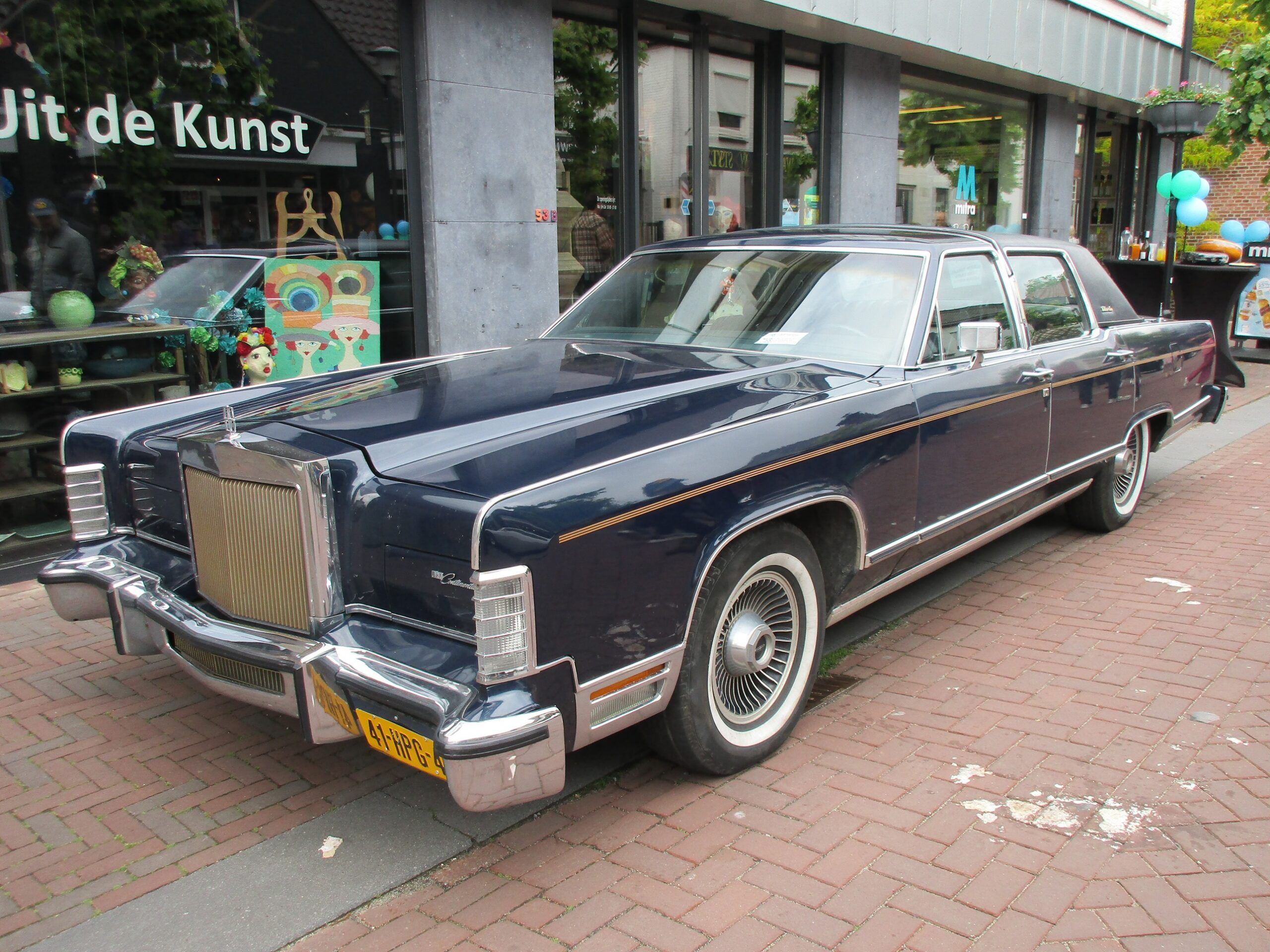 2026 Cars 'n' Bites Druten - Just Park Where It Fits 3 2026 Cars 'n' Bites Druten - 1979 Lincoln Continental Town Car Collector's Series - 1