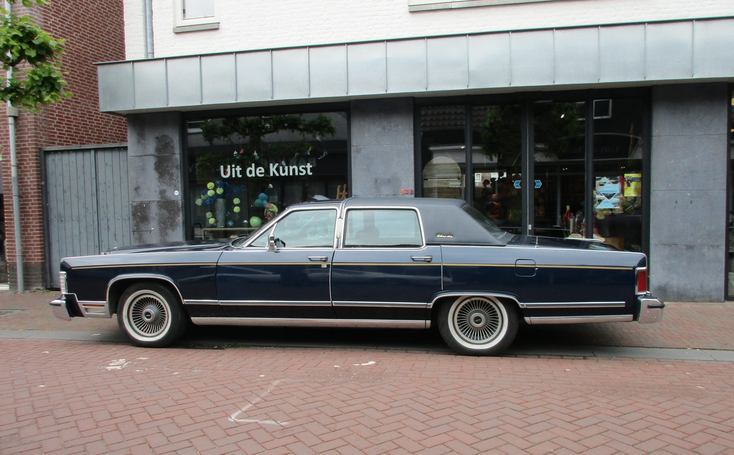 2026 Cars 'n' Bites Druten - Just Park Where It Fits 4 2026 Cars 'n' Bites Druten - 1979 Lincoln Continental Town Car Collector's Series - 2