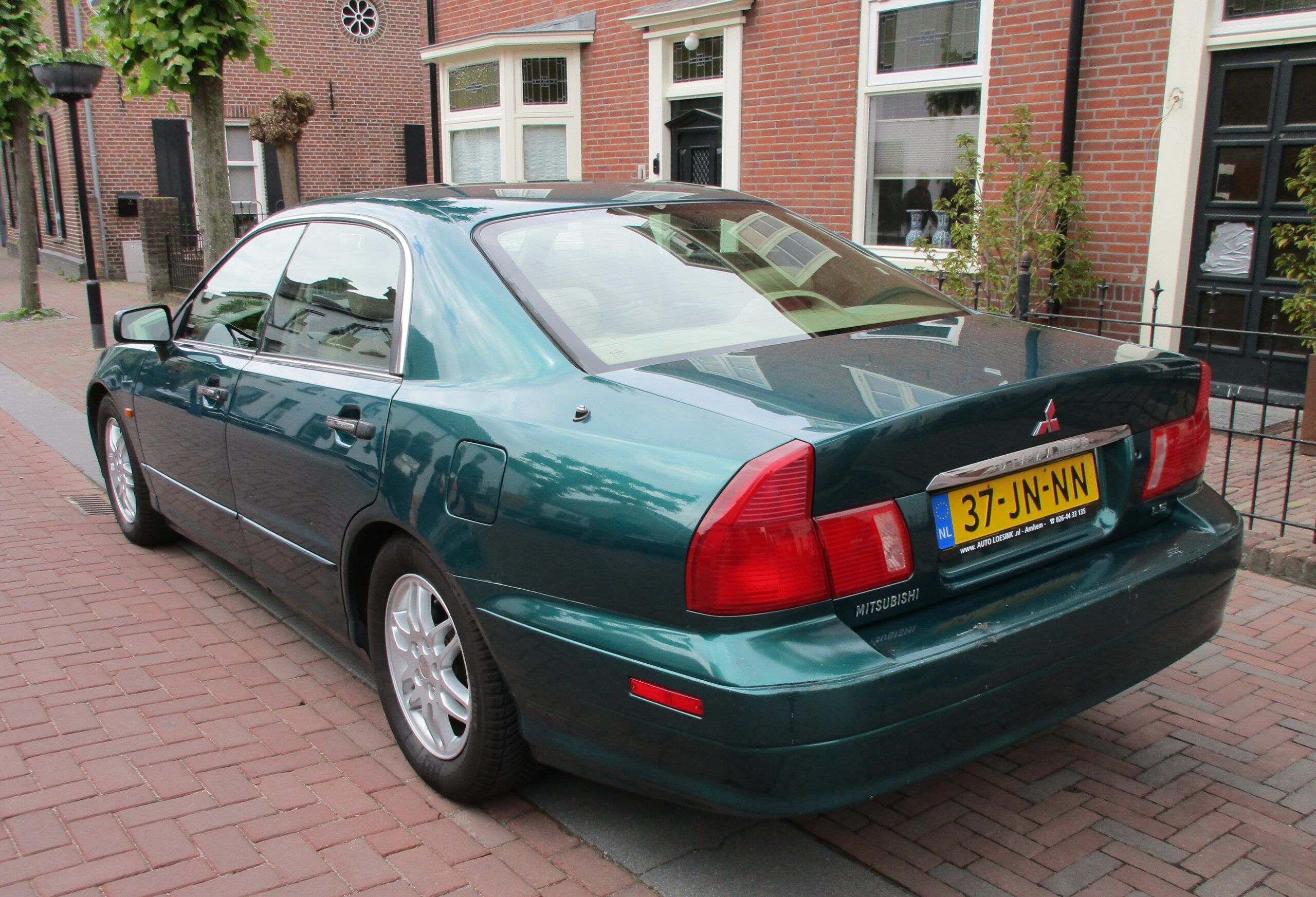2026 Cars 'n' Bites Druten: European and Japanese Classics -- What Will Your Pleasure Be? 14 2026 Cars 'n' Bites Druten - 2002 Mitsubishi Diamante LS - 2
