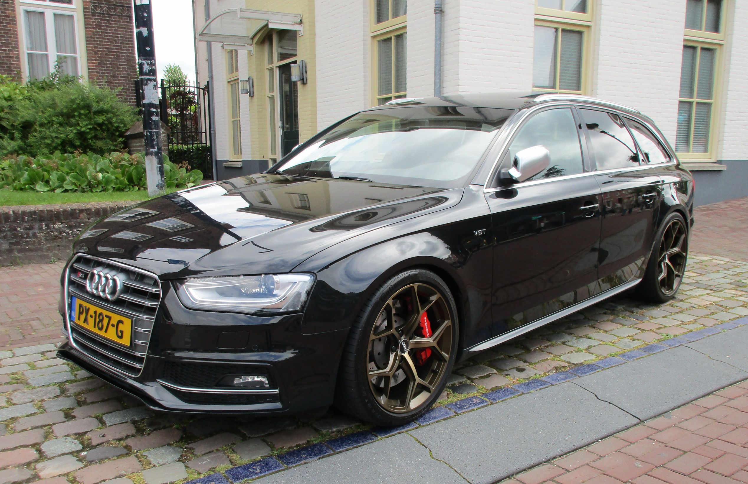 2026 Cars 'n' Bites Druten: European and Japanese Classics -- What Will Your Pleasure Be? 49 2026 Cars 'n' Bites Druten - 2013 Audi S4 Avant 3.0 TFSI Quattro - 1