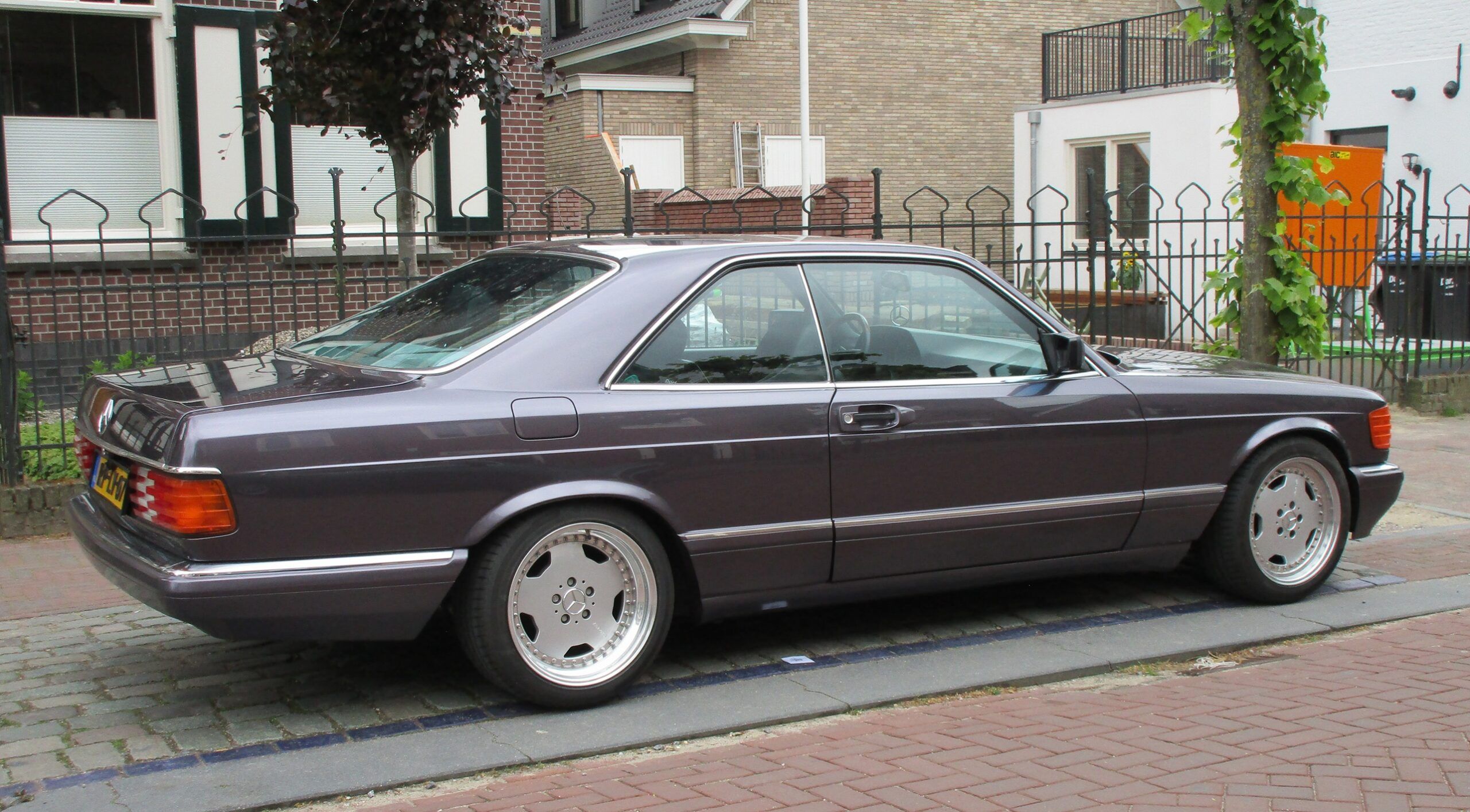 2026 Cars 'n' Bites Druten: European and Japanese Classics -- What Will Your Pleasure Be? 7 2026 Cars 'n' Bites Druten - 1986 Mercedes-Benz 420 SEC - 2