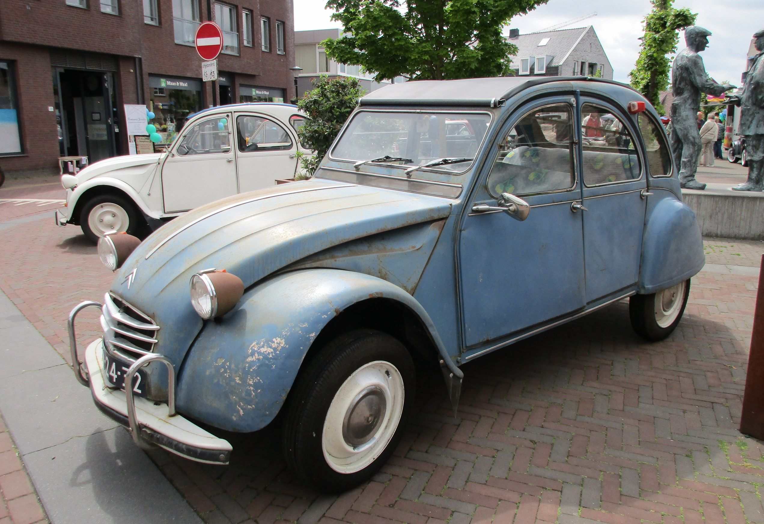 2026 Cars 'n' Bites Druten: European and Japanese Classics -- What Will Your Pleasure Be? 36 2026 Cars 'n' Bites Druten - 1967 Citroën 2CV - 1