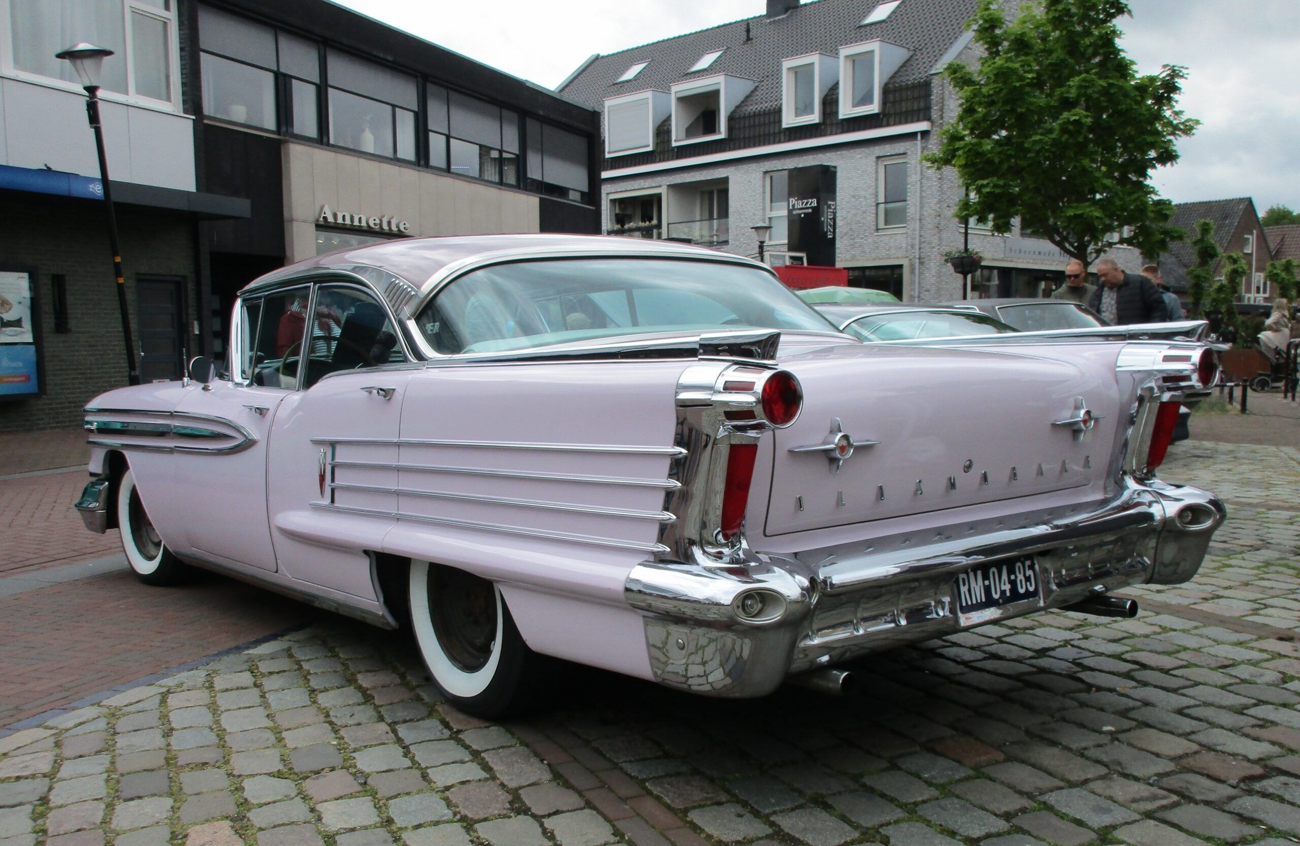 2026 Cars 'n' Bites Druten - Just Park Where It Fits 19 2026 Cars 'n' Bites Druten - 1958 Oldsmobile Super 88 - 2