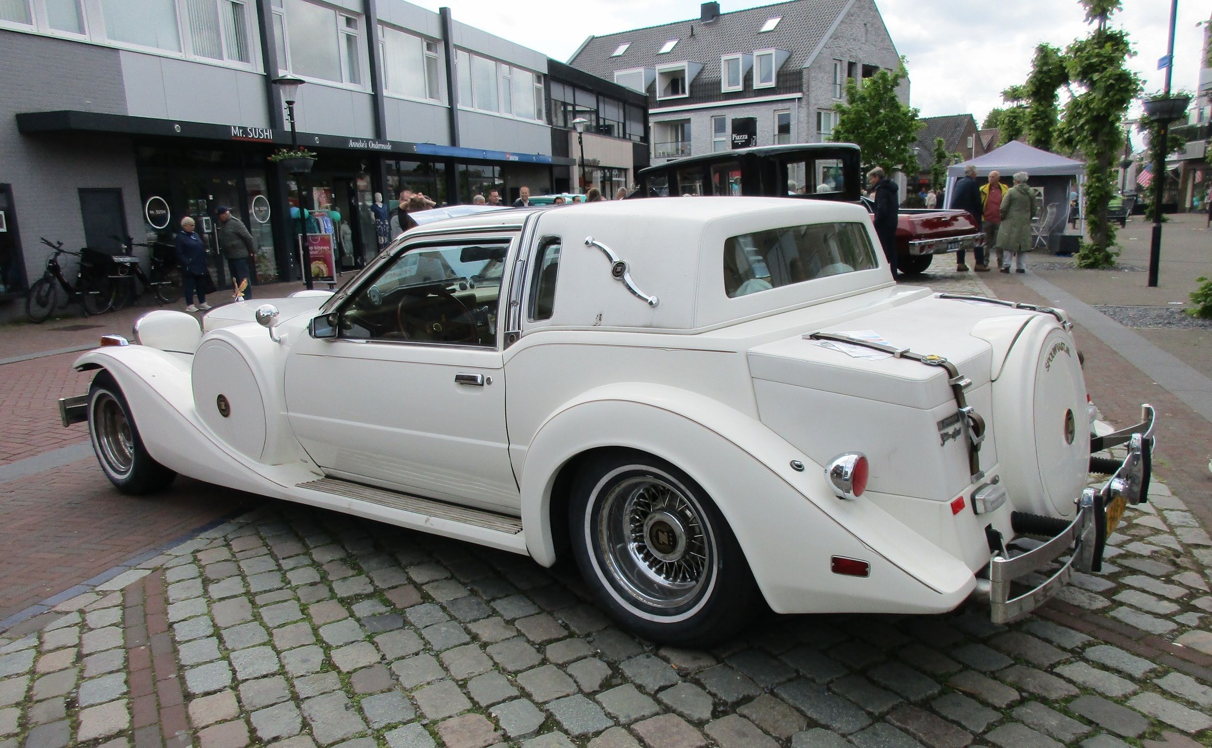 2026 Cars 'n' Bites Druten - Just Park Where It Fits 22 2026 Cars 'n' Bites Druten - 1983 Zimmer Golden Spirit, built for Jerry Lee Lewis - 3