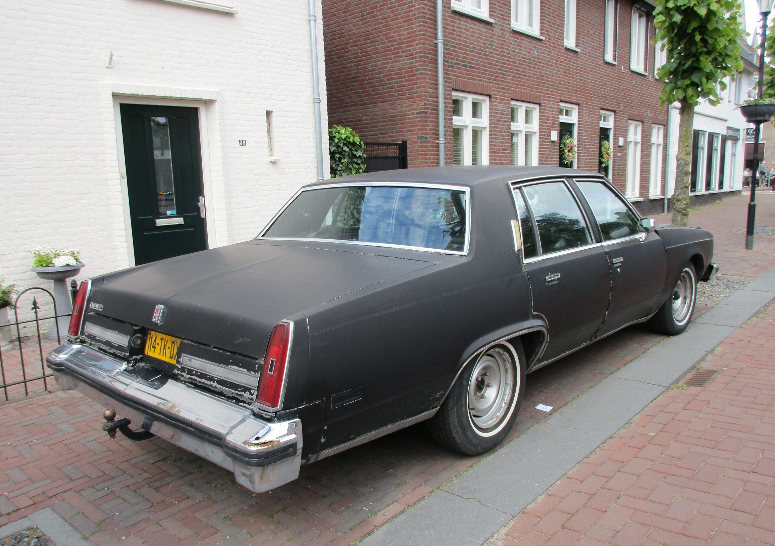 2026 Cars 'n' Bites Druten - Just Park Where It Fits 15 2026 Cars 'n' Bites Druten - 1978 Oldsmobile 98 - 3