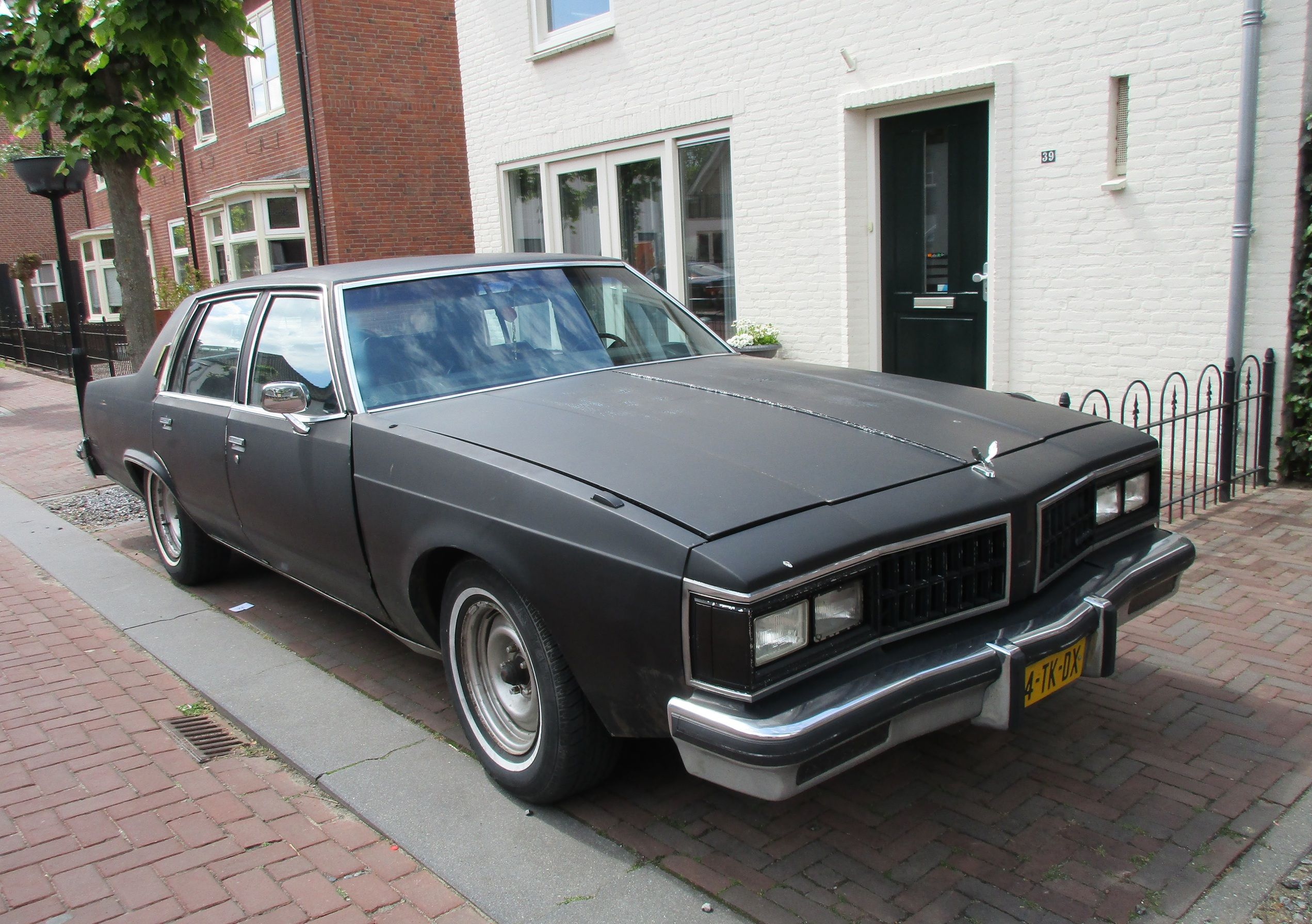 2026 Cars 'n' Bites Druten - Just Park Where It Fits 13 2026 Cars 'n' Bites Druten - 1978 Oldsmobile 98 - 1