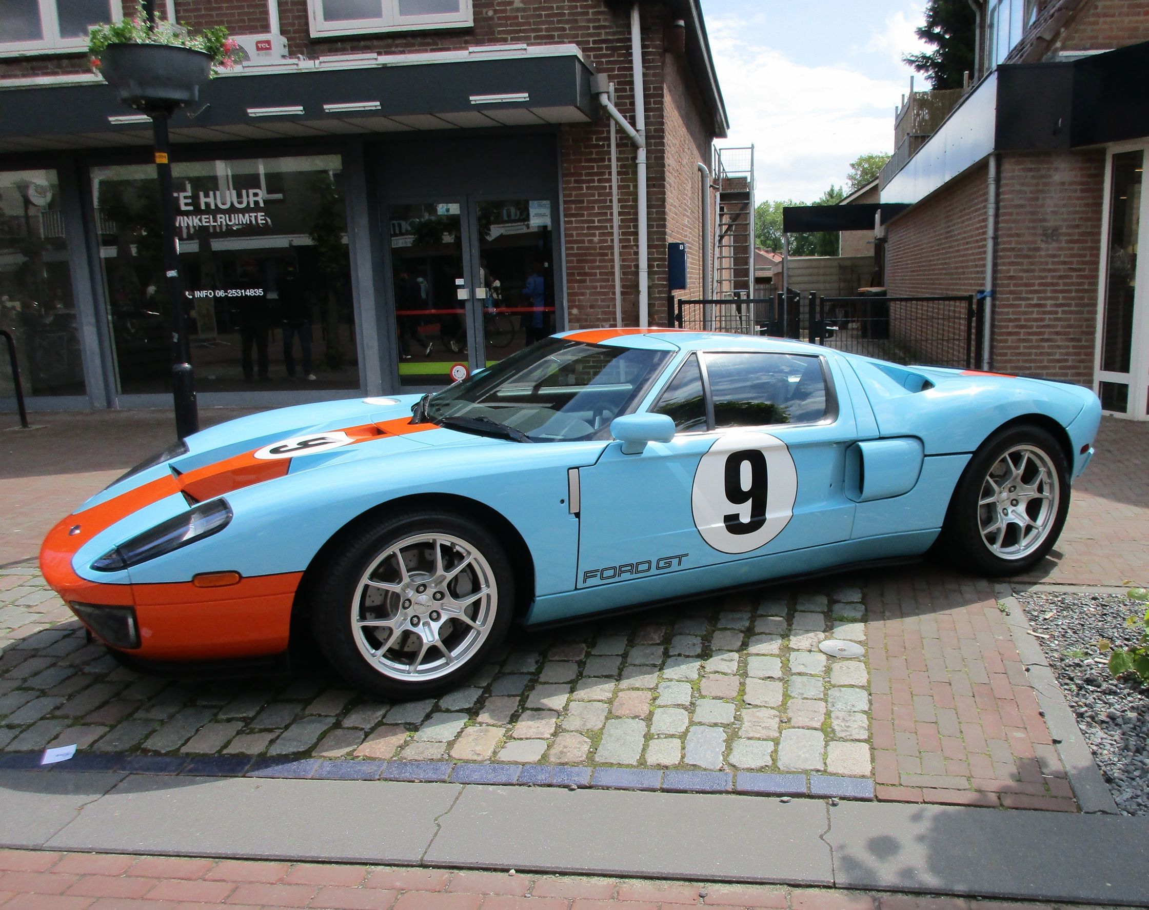 2026 Cars 'n' Bites Druten - Just Park Where It Fits 25 2026 Cars 'n' Bites Druten - 2006 Ford GT Heritage Edition - 2