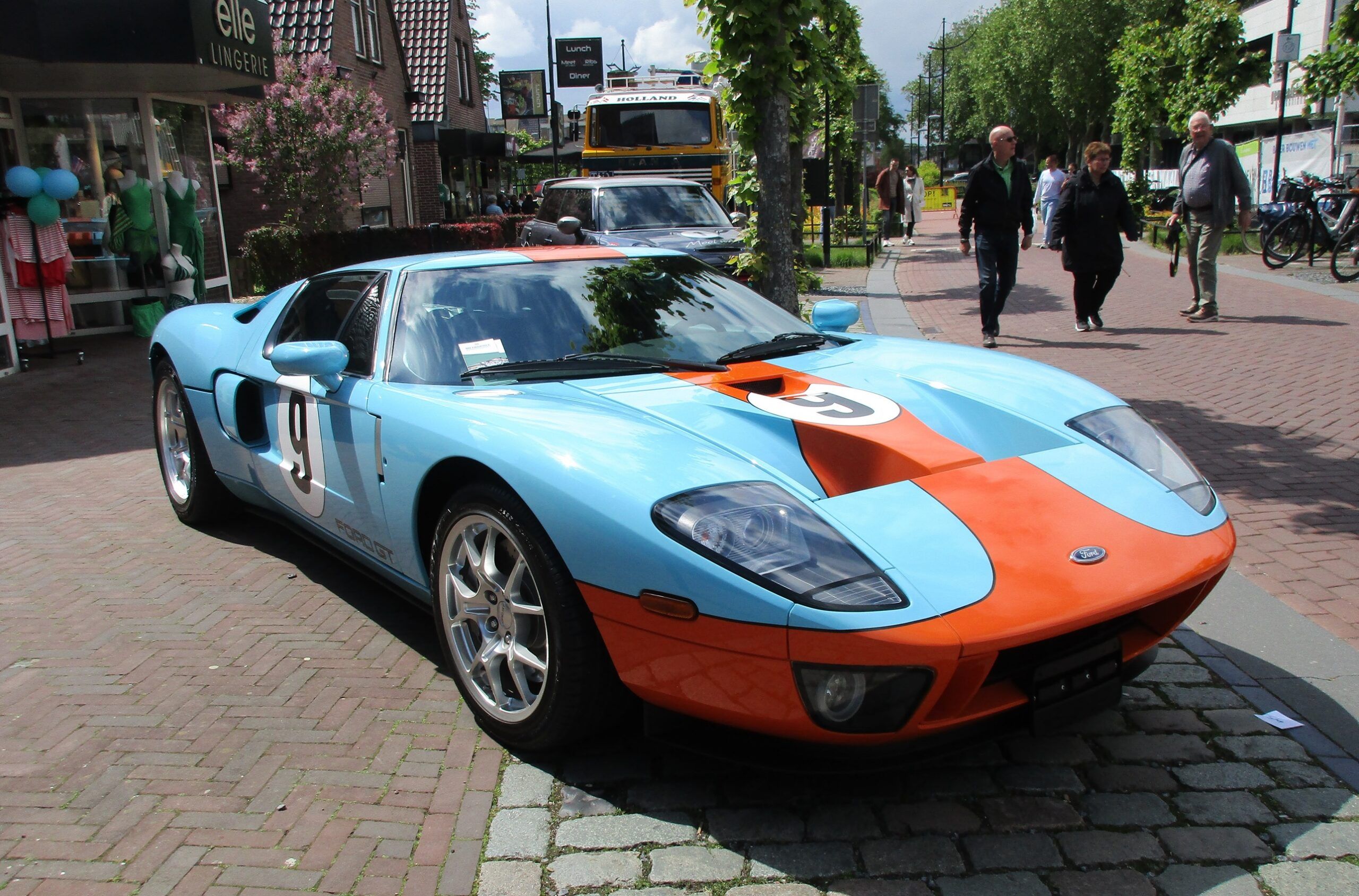 2026 Cars 'n' Bites Druten - Just Park Where It Fits 24 2026 Cars 'n' Bites Druten - 2006 Ford GT Heritage Edition - 1