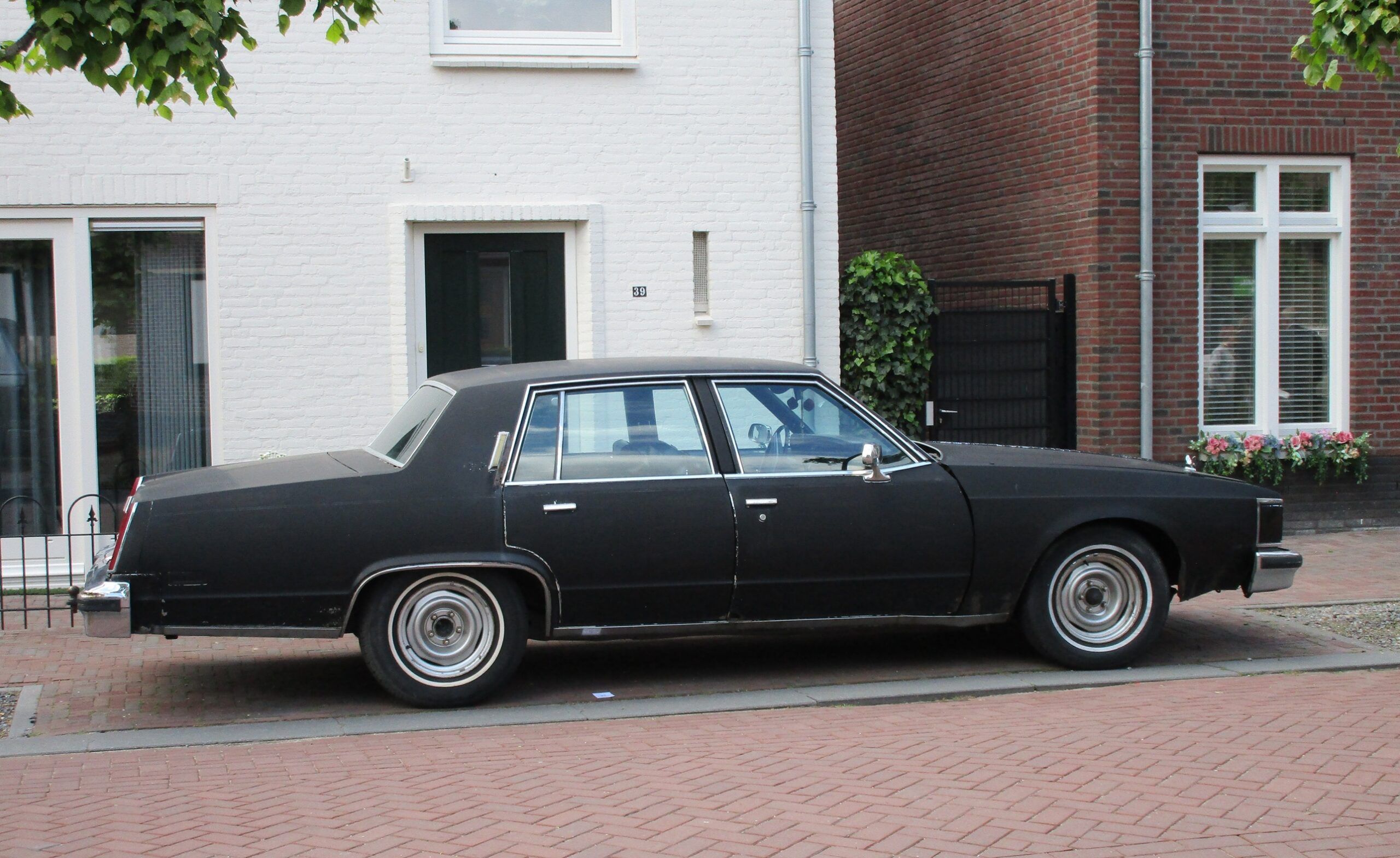 2026 Cars 'n' Bites Druten - Just Park Where It Fits 14 2026 Cars 'n' Bites Druten - 1978 Oldsmobile 98 - 2
