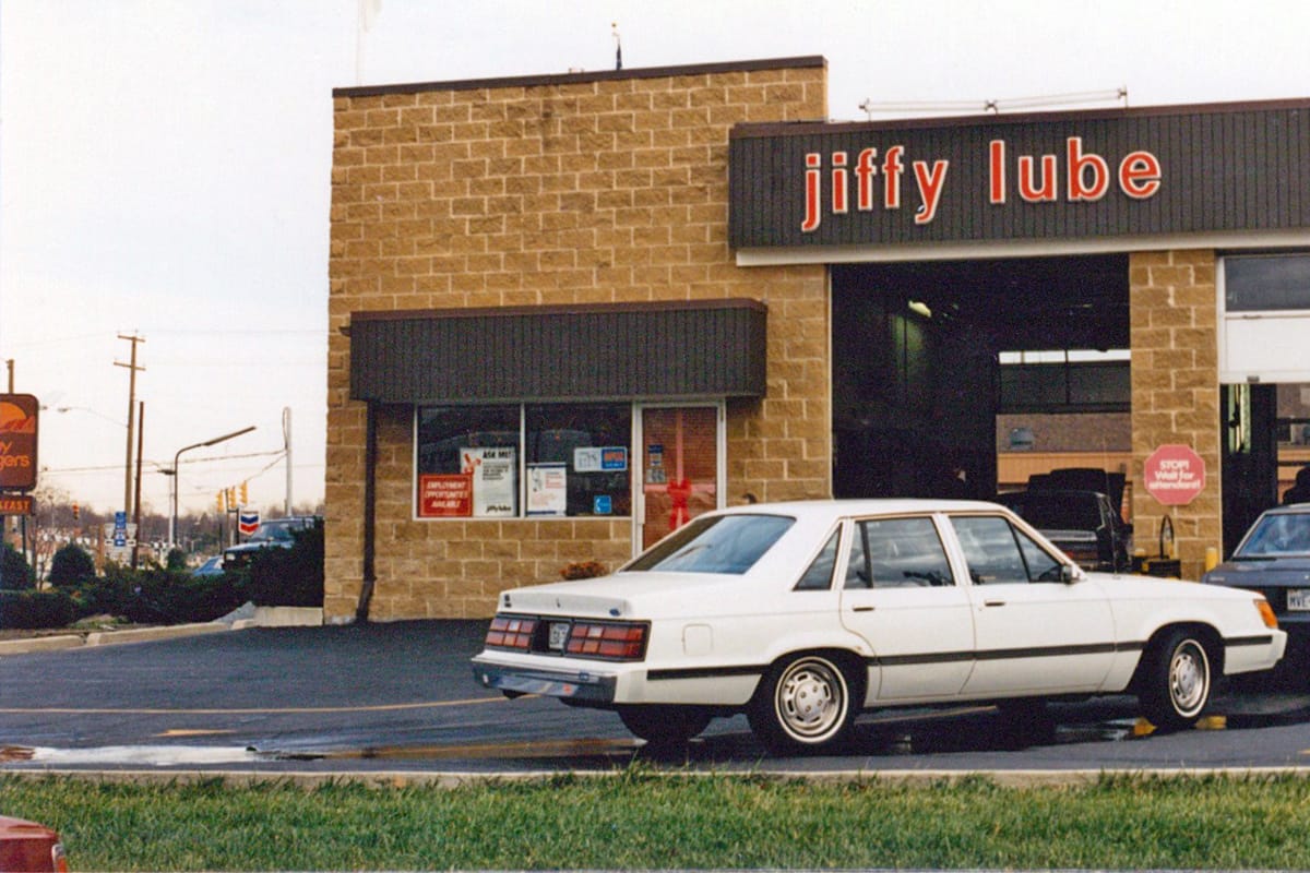 Early Quick Lube And Oil Change Shops: Take Your Car To the “Lubritorium” -- The Grimy History Of Two Obsolete Terms 22 Jiffy Lube 10535 Lee Highway Fairfax, 1988 photo