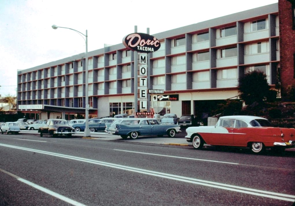 On The Road: Motel Scenes And Road Travel In Vintage Photos -- 1950s-1960s 8 Screenshot 20251015 182822