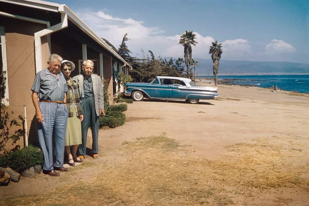 On The Road: Motel Scenes And Road Travel In Vintage Photos -- 1950s-1960s 7 Screenshot 20251202 232100